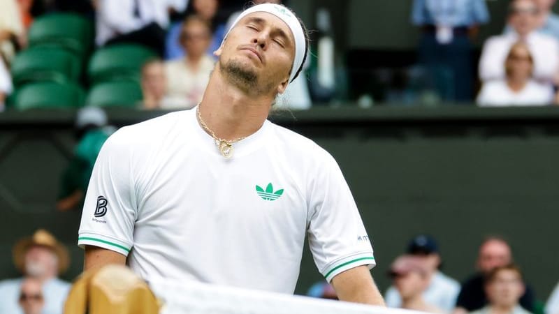 Beim Rasenturnier in Wimbledon schied Zverev schon in der ersten Runde aus. Danach sprach er von mentalen Problemen.
