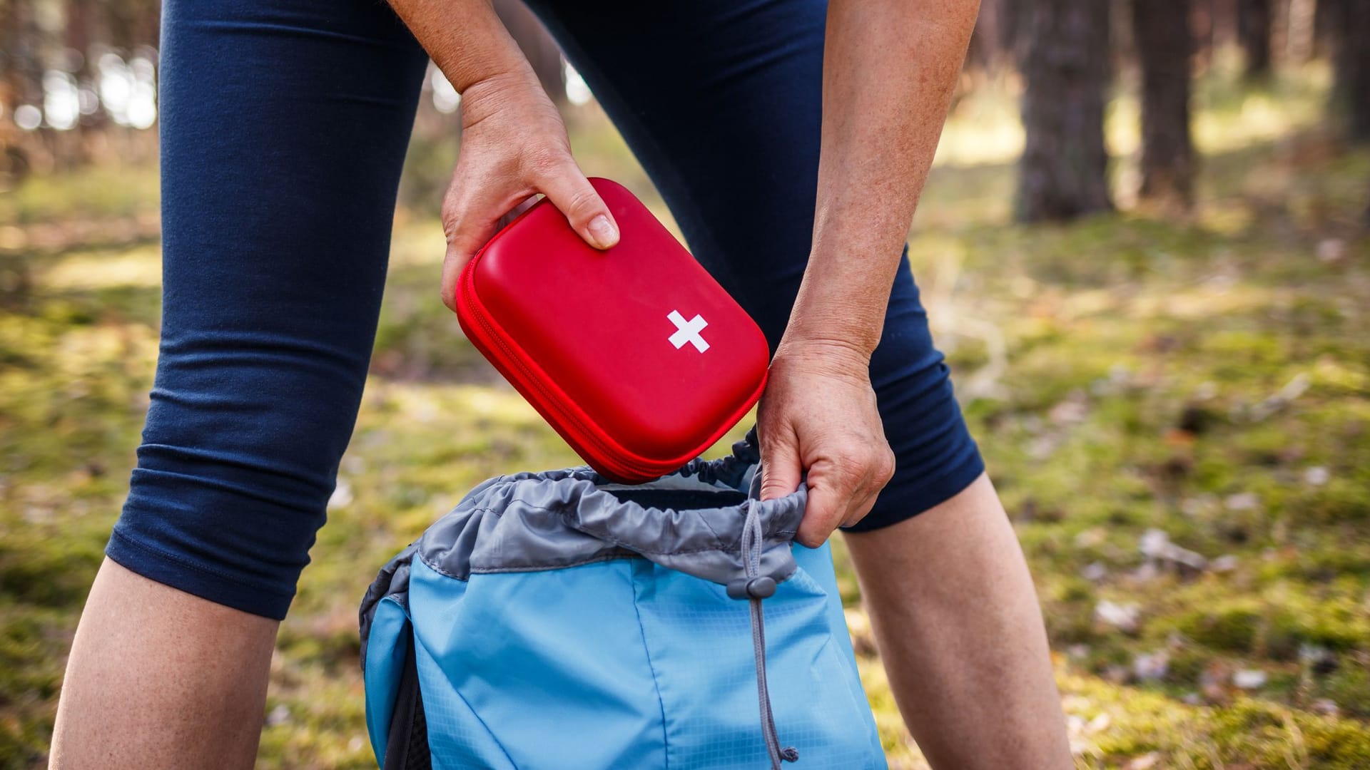 Erste-Hilfe-Sets für unterwegs: Mit einem handlichen Set sind Sie auch auf Reisen gut ausgerüstet.