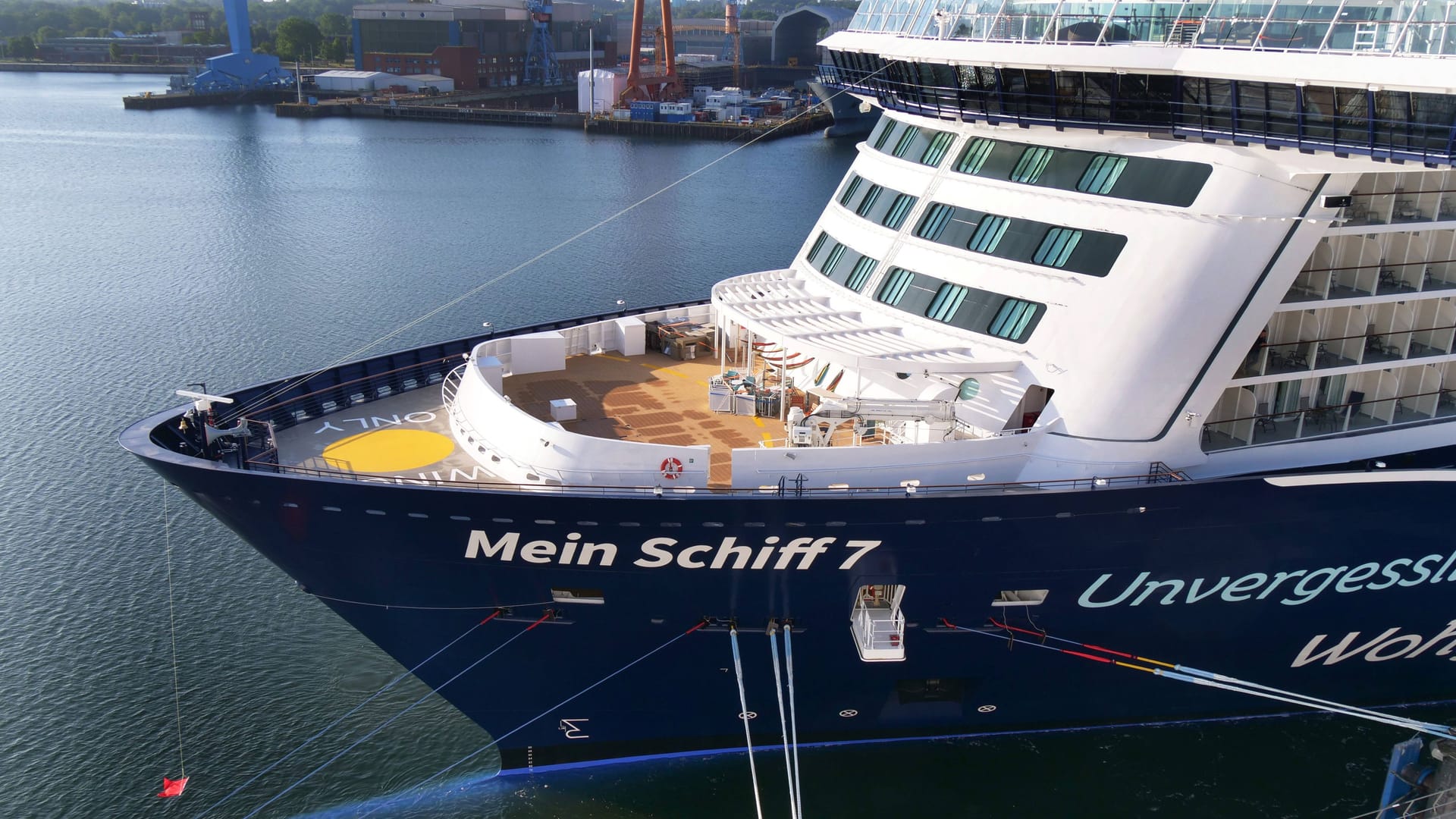 Die "Mein Schiff 7" im Hafen von Kiel: Auf diesem Schiff soll sich der Vorfall ereignet haben.