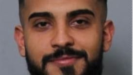 Gesucht: Die Polizei fahndet mit Hunden und einem Hubschrauber nach diesem Mann. Gesucht: Die Polizei fahndet mit Hunden und einem Hubschrauber nach diesem Mann.