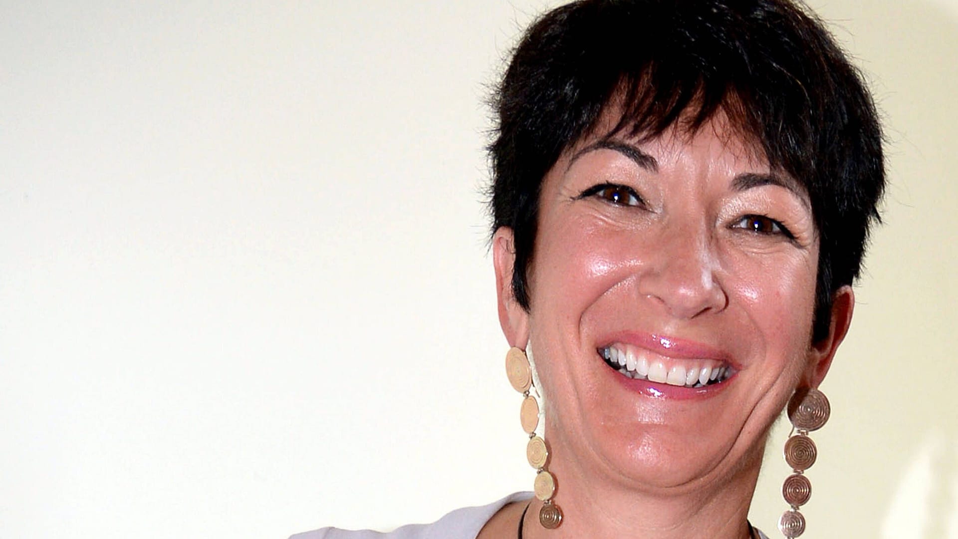 Sexualstraftäterin und Epstein-Vertraute Ghislaine Maxwell: "Sie weiß alles". Sexualstraftäterin und Epstein-Vertraute Ghislaine Maxwell: "Sie weiß alles".