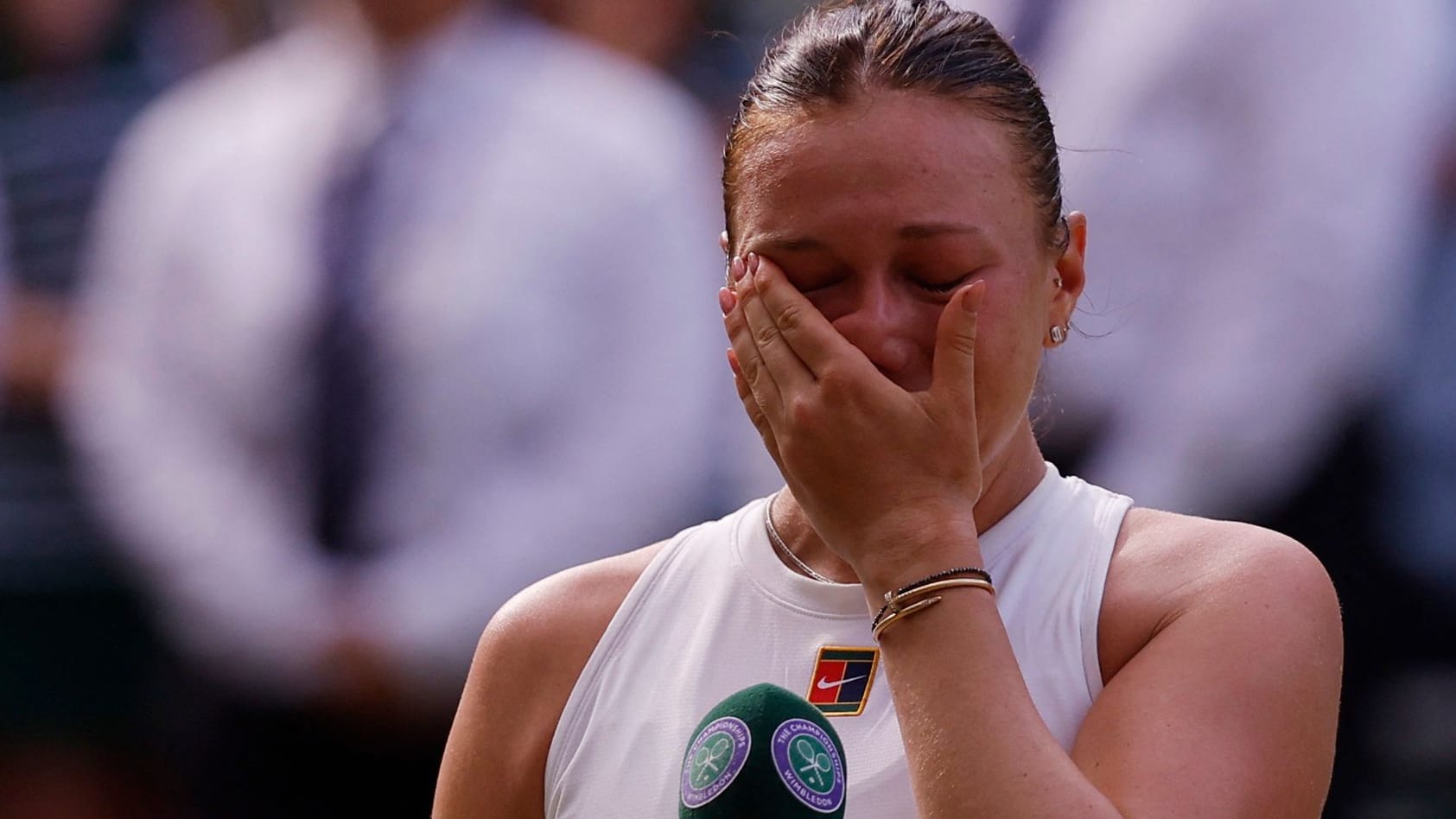 Amanda Anisimova weint bitterlich: Der Traum vom Wimbledon-Titel platzte für sie.