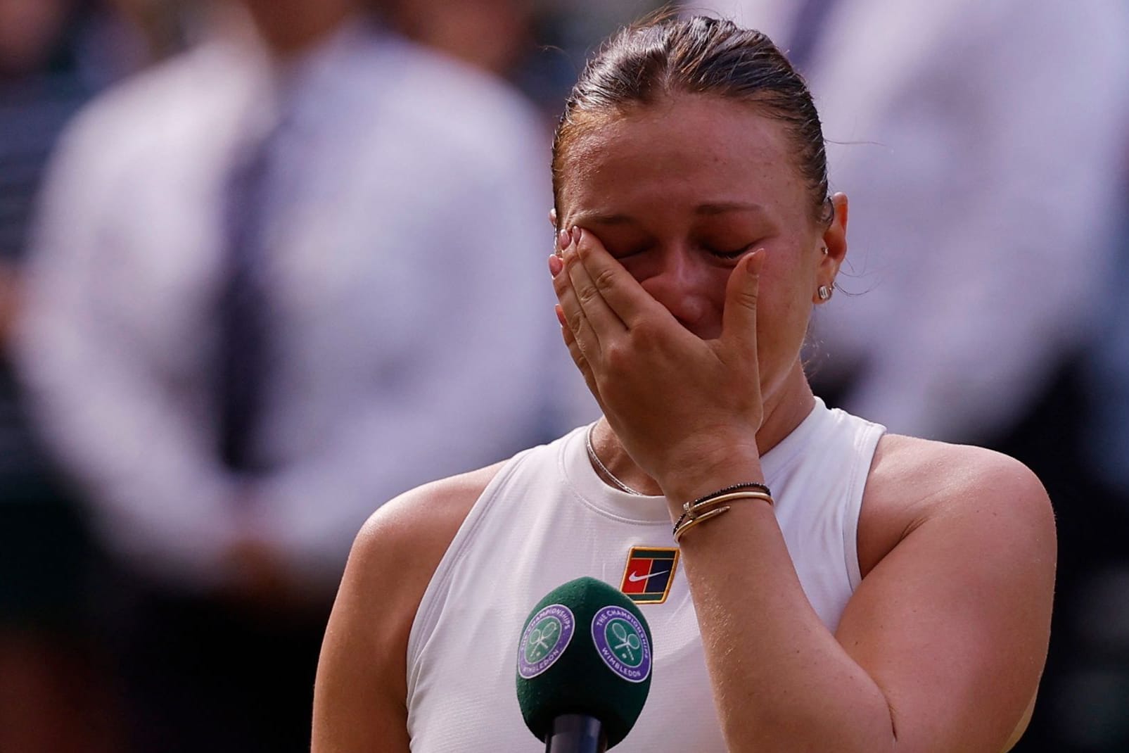 Amanda Anisimova weint bitterlich: Der Traum vom Wimbledon-Titel platzte für sie.