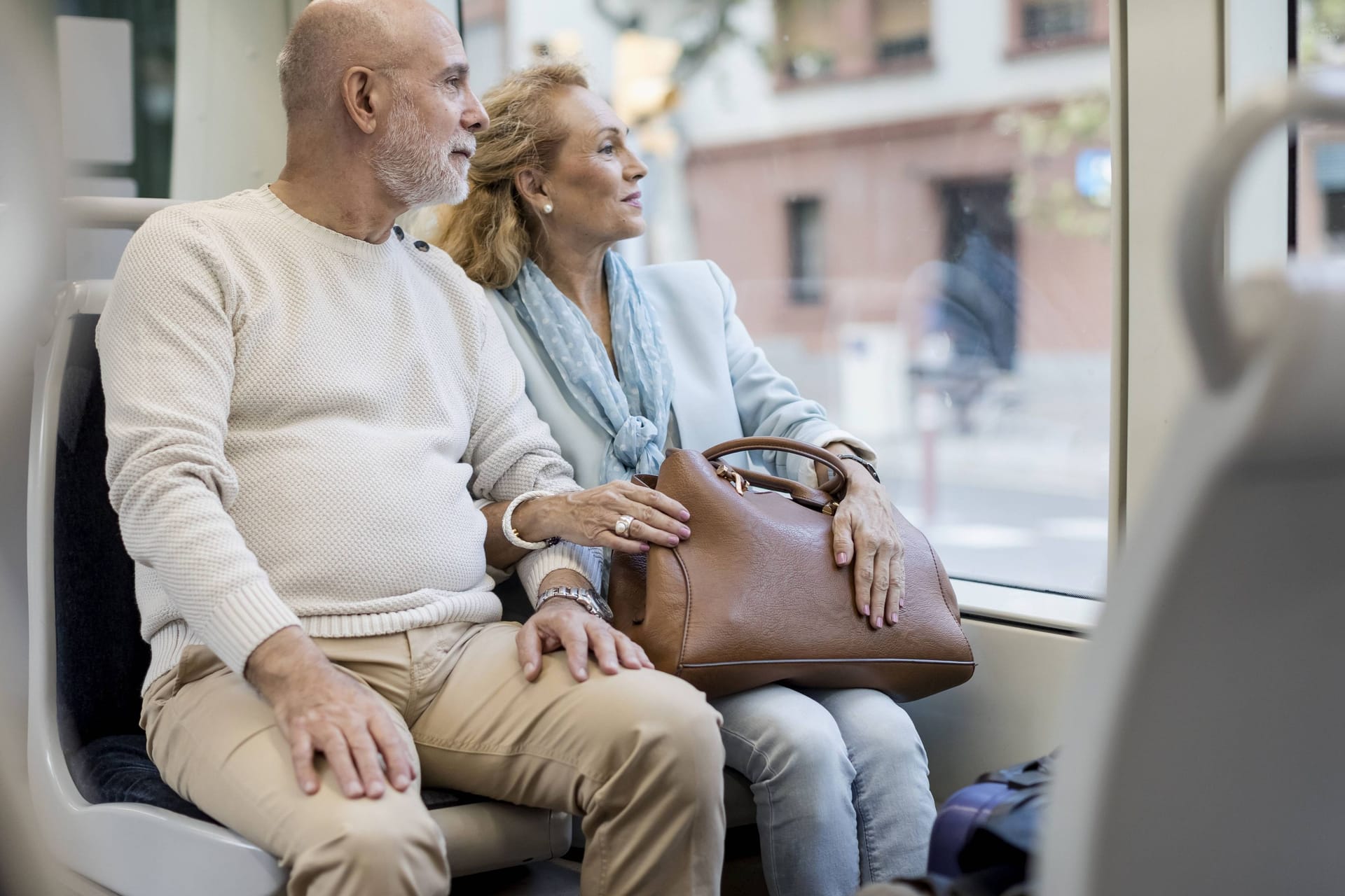 Beliebt, aber oft unterschätzt: Mit dem richtigen Bahnticket können Senioren wirklich sparen.
