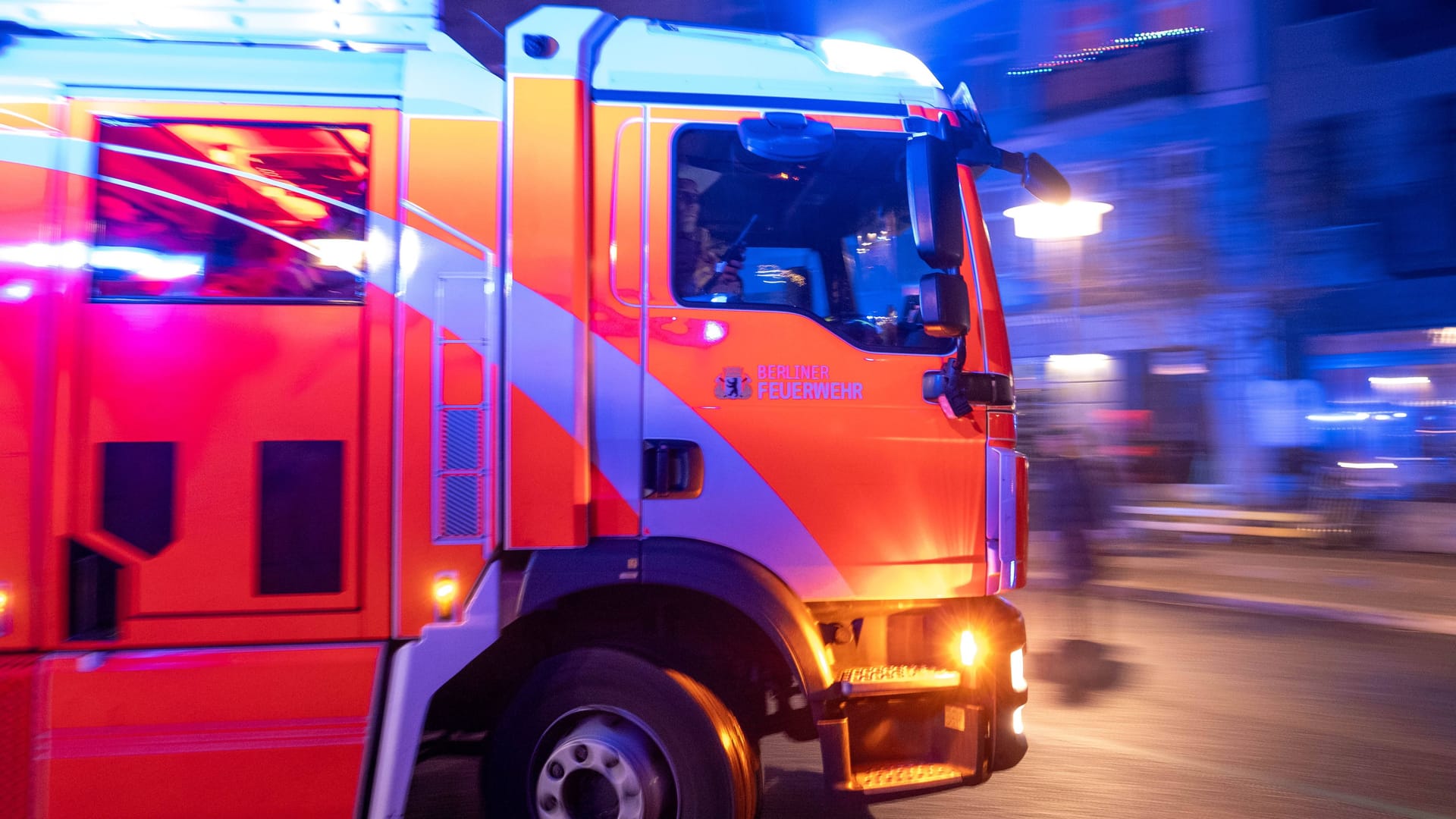 Löschfahrzeug der Berliner Feuerwehr (Symbolbild): Bei dem Brand wurde niemand verletzt.