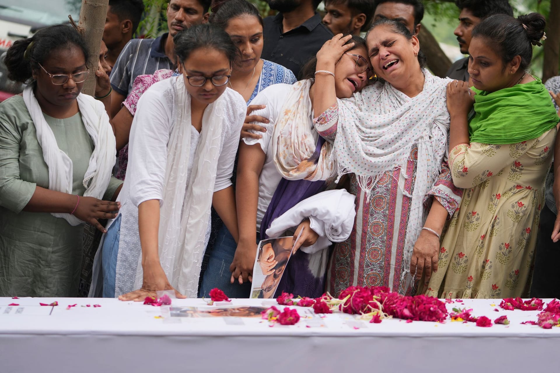 Nach dem Flugzeugabsturz in Indien