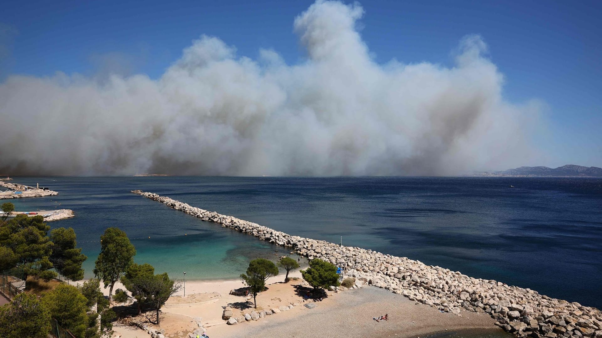 Flächenbrand in Frankreich Flächenbrand in Frankreich