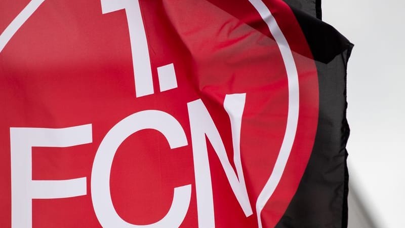 Die Fahne mit dem Logo des 1. FC Nürnberg (Archivbild): Der Club hat einen neuen Technischen Direktor.