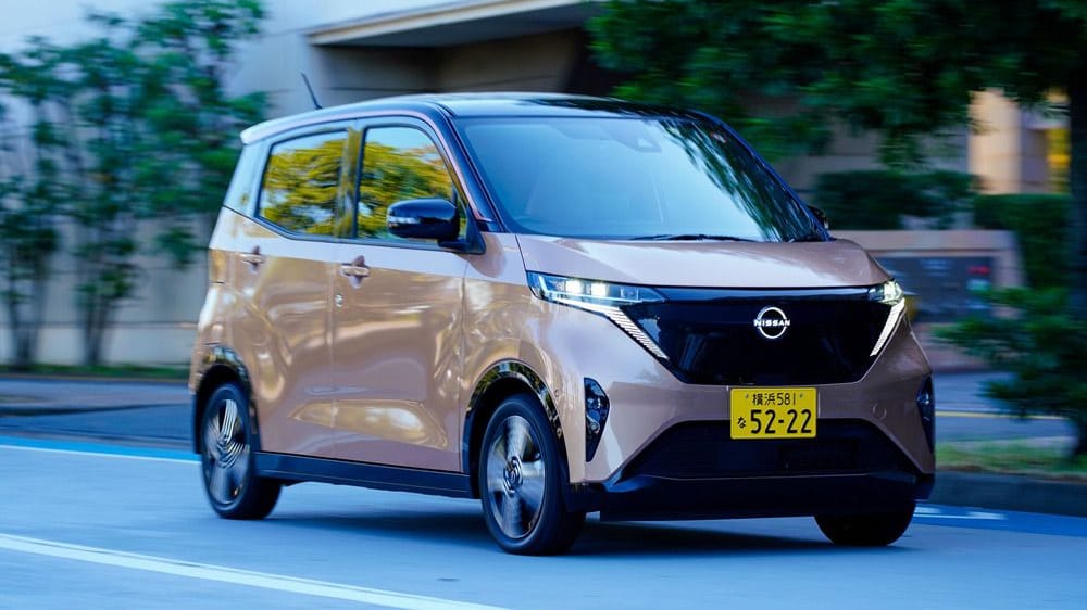 Klein: Kei Cars wie der Nissan Sakura sind in Japan häufig anzutreffen. Klein: Kei Cars wie der Nissan Sakura sind in Japan häufig anzutreffen.