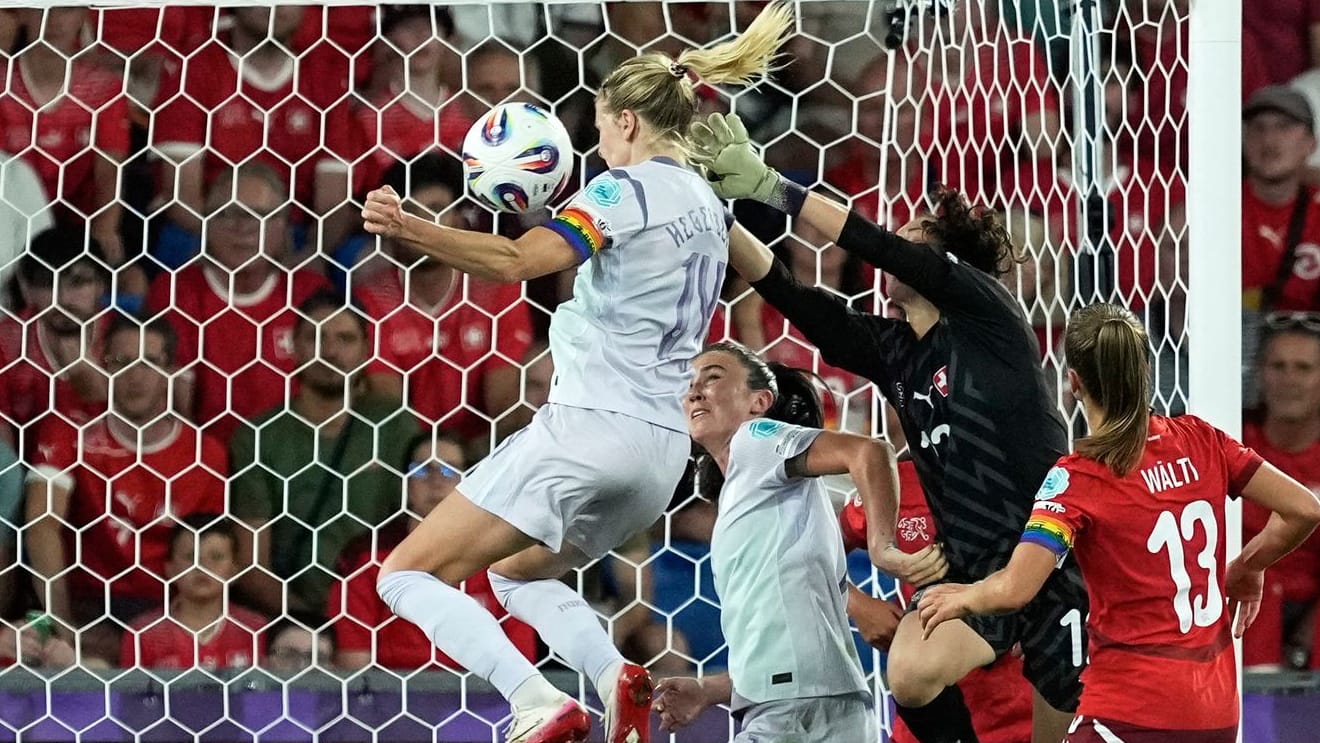 Der zwischenzeitliche Ausgleich: Norwegens Ada Hegerberg trifft zum 1:1 gegen die Schweiz.