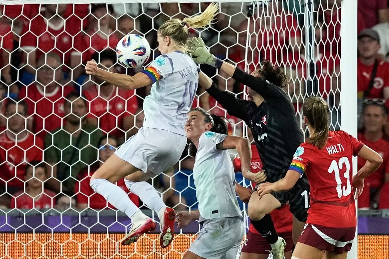 Der zwischenzeitliche Ausgleich: Norwegens Ada Hegerberg trifft zum 1:1 gegen die Schweiz.