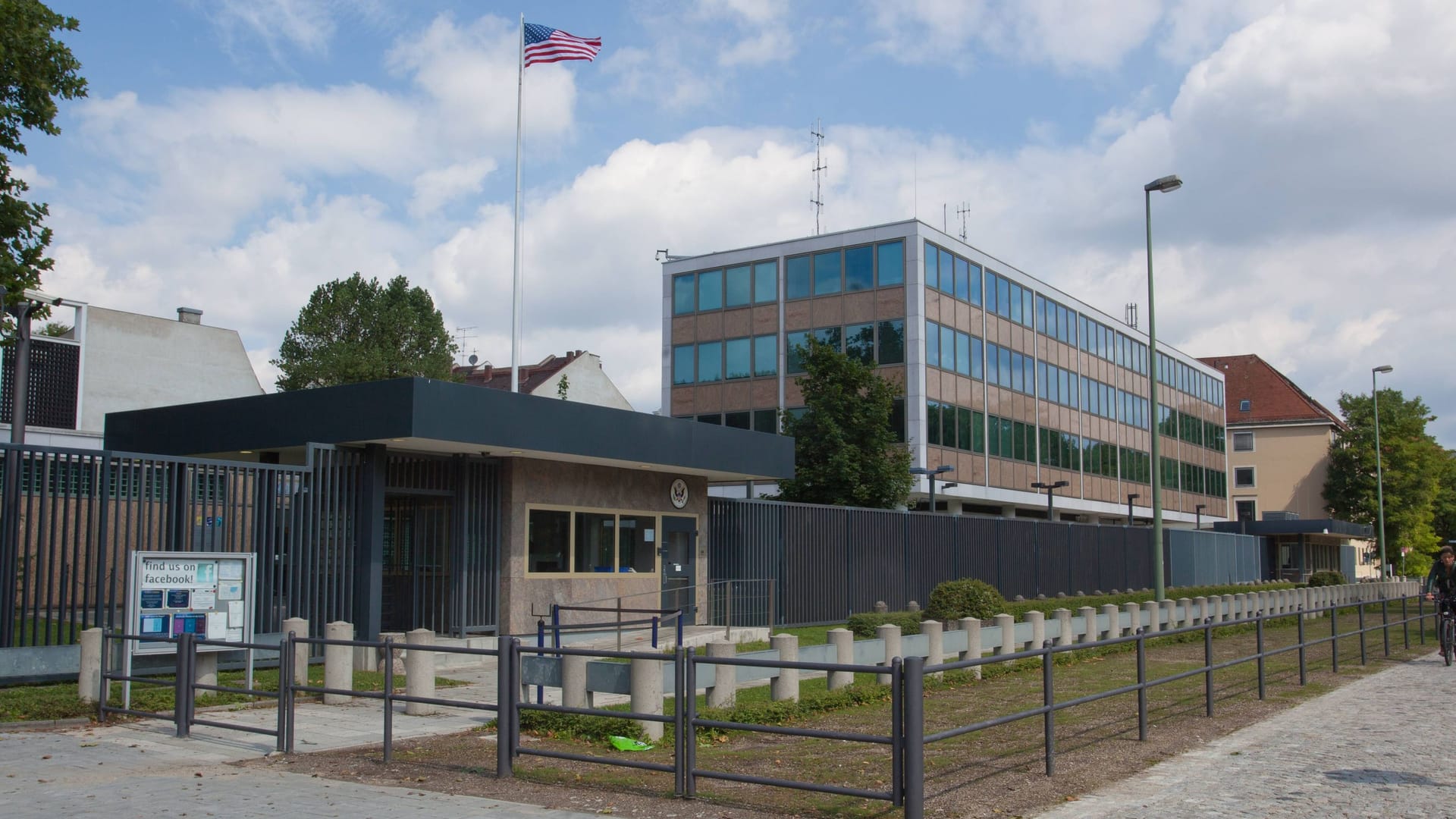 Das Generalkonsulat der USA in München (Archivbild): Beschäftigte der amerikanischen Streitkräfte sind zum Streik aufgerufen. Das Generalkonsulat der USA in München (Archivbild): Beschäftigte der amerikanischen Streitkräfte sind zum Streik aufgerufen.