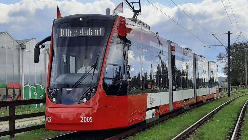 Eine Straßenbahn vom Typ Avenio in Nürnberg (Archivbild): Eine Straßenbahn vom Typ Avenio in Nürnberg (Archivbild):