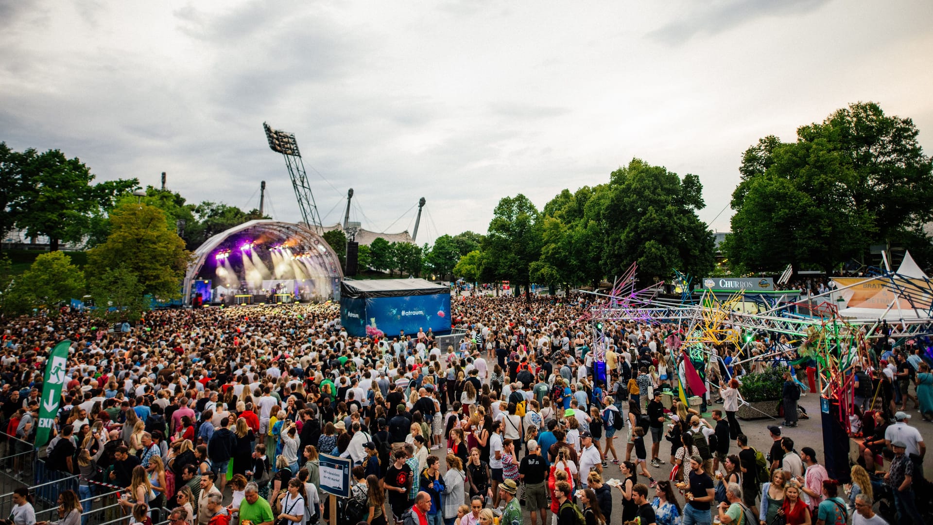 Beste Stimmung: Rund 30.000 Zuschauer lockte der Sommernachtstraum am Samstag an.