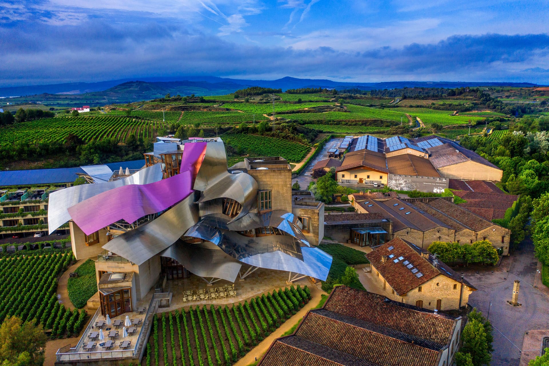 Das Weingut Marqués de Riscal: Es wurde von dem kanadisch-us-amerikanischen Architekten Frank Gehry entworfen.