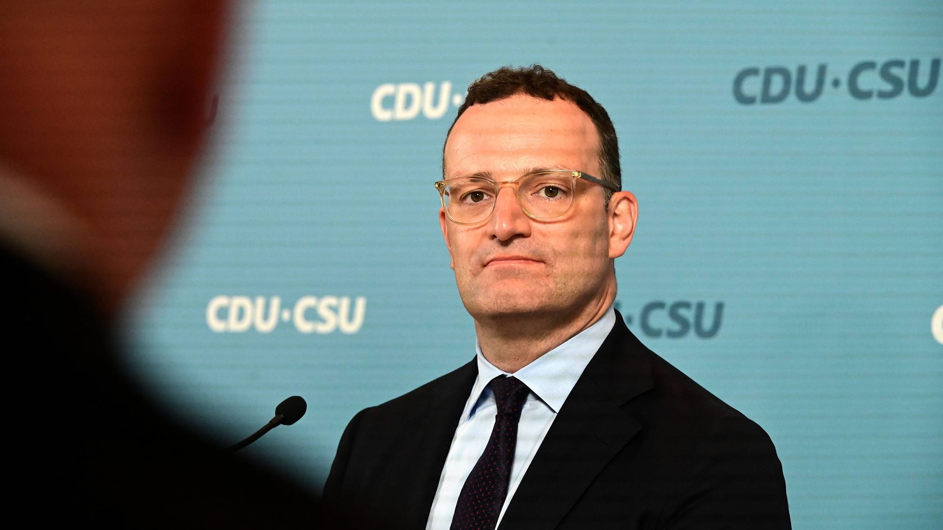Jens Spahn will von Fehlern in der Zeit der Coronakrise nichts wissen.