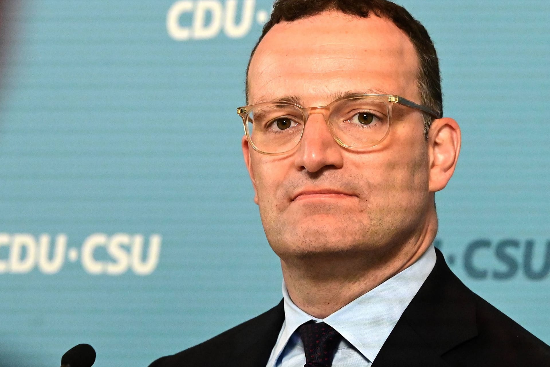 Jens Spahn will von Fehlern in der Zeit der Coronakrise nichts wissen.