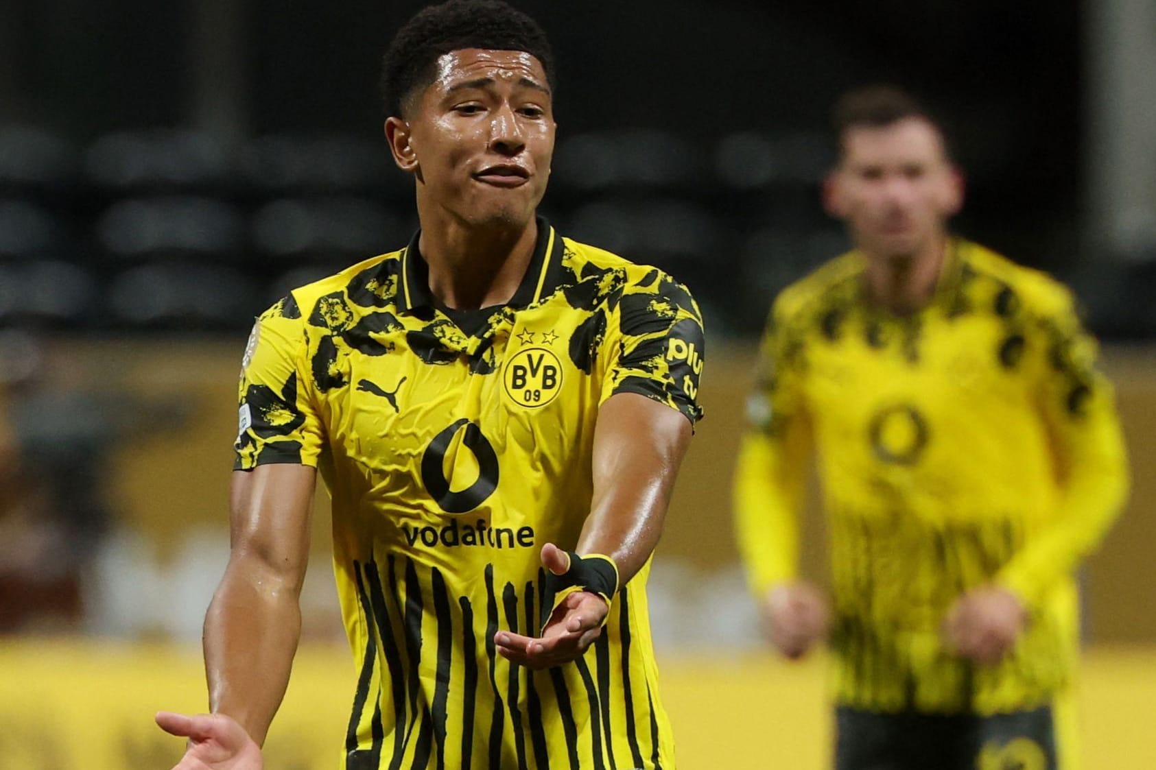Borussia Dortmunds Jobe Bellingham haderte mit seiner Verwarnung. Borussia Dortmunds Jobe Bellingham haderte mit seiner Verwarnung.