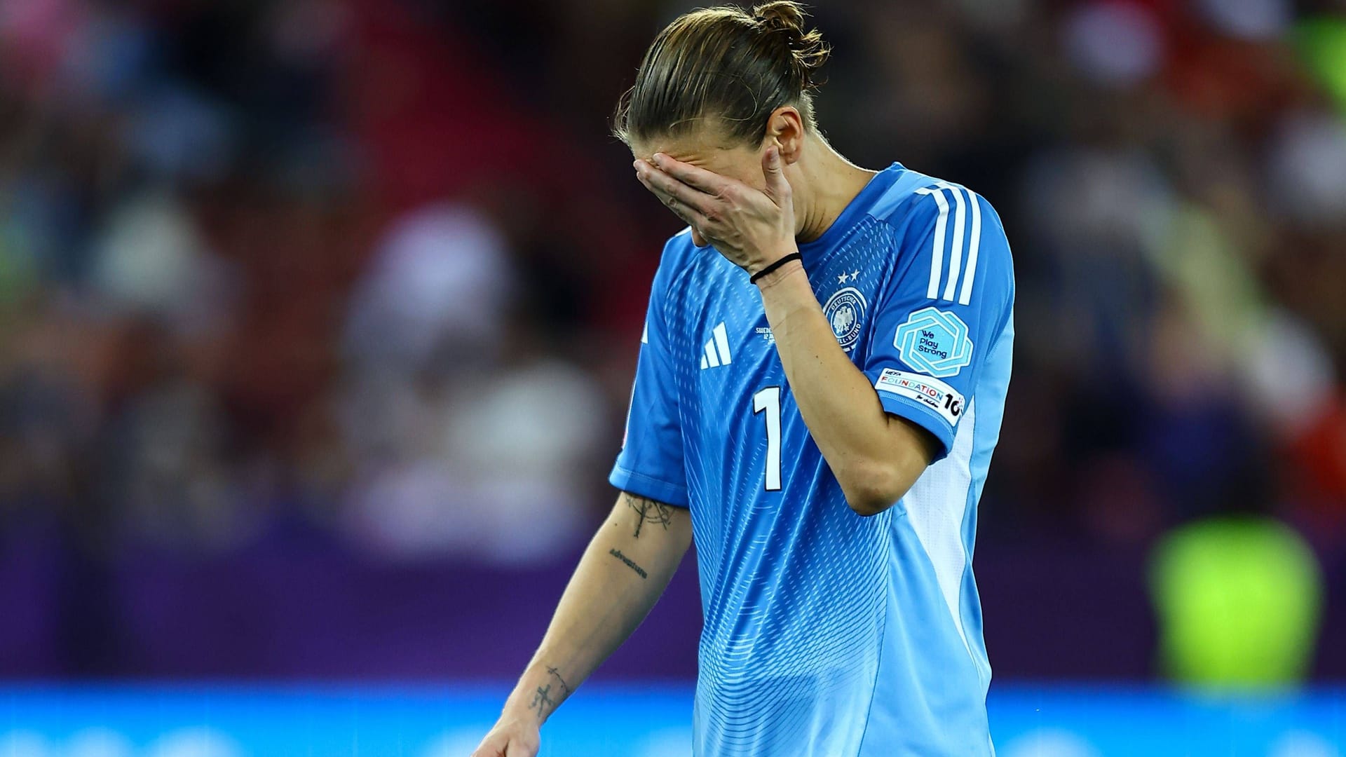 Kann es nicht fassen: DFB-Torhüterin Ann-Katrin Berger im Spiel gegen Schweden.