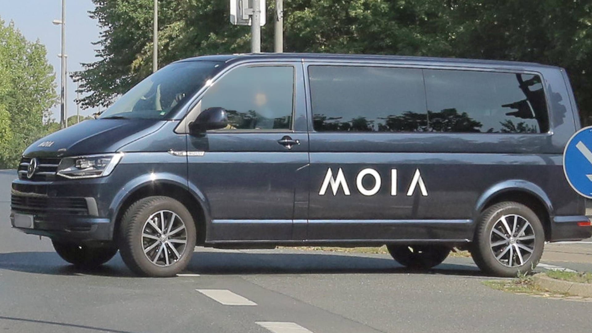 Ein Moia-Taxi in Hannover (Archivbild): Der Sammeltaxi-Anbieter, der zu VW gehört, zieht sich sofort aus der Landeshauptstadt zurück. Ein Moia-Taxi in Hannover (Archivbild): Der Sammeltaxi-Anbieter, der zu VW gehört, zieht sich sofort aus der Landeshauptstadt zurück.