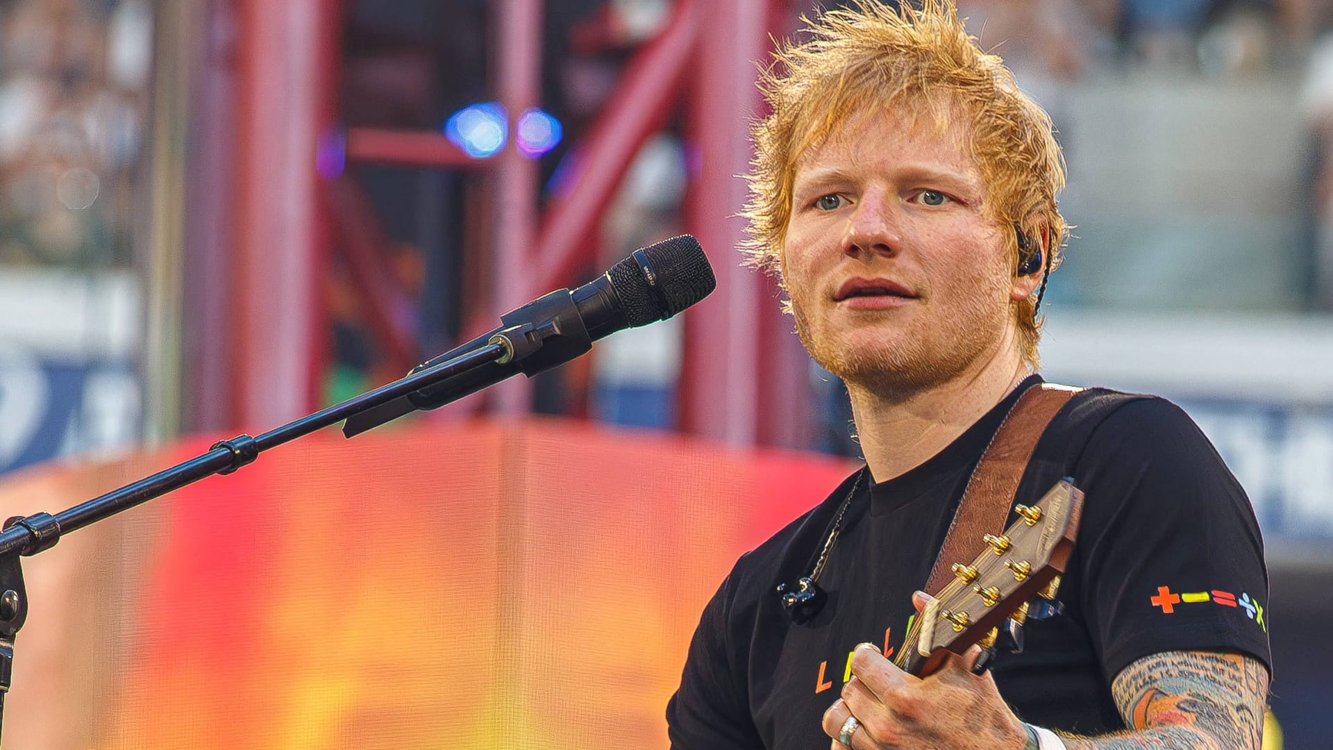 Ed Sheeran bei einem Konzert seiner "Mathematics"-Tour (Archivbild): Für seinen zweiten Hamburg-Auftritt organisierte sich der Brite einen überraschenden Gastsänger.