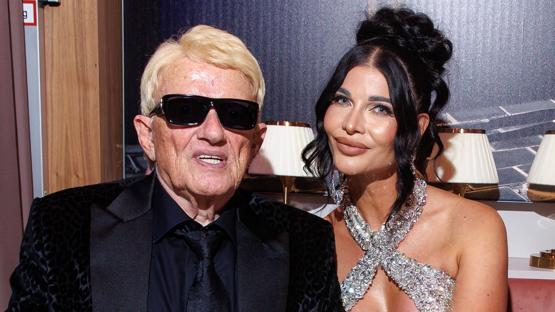 Heino und Micaela Schäfer performen Seite an Seite im Song "Ein Gläschen am Morgen"