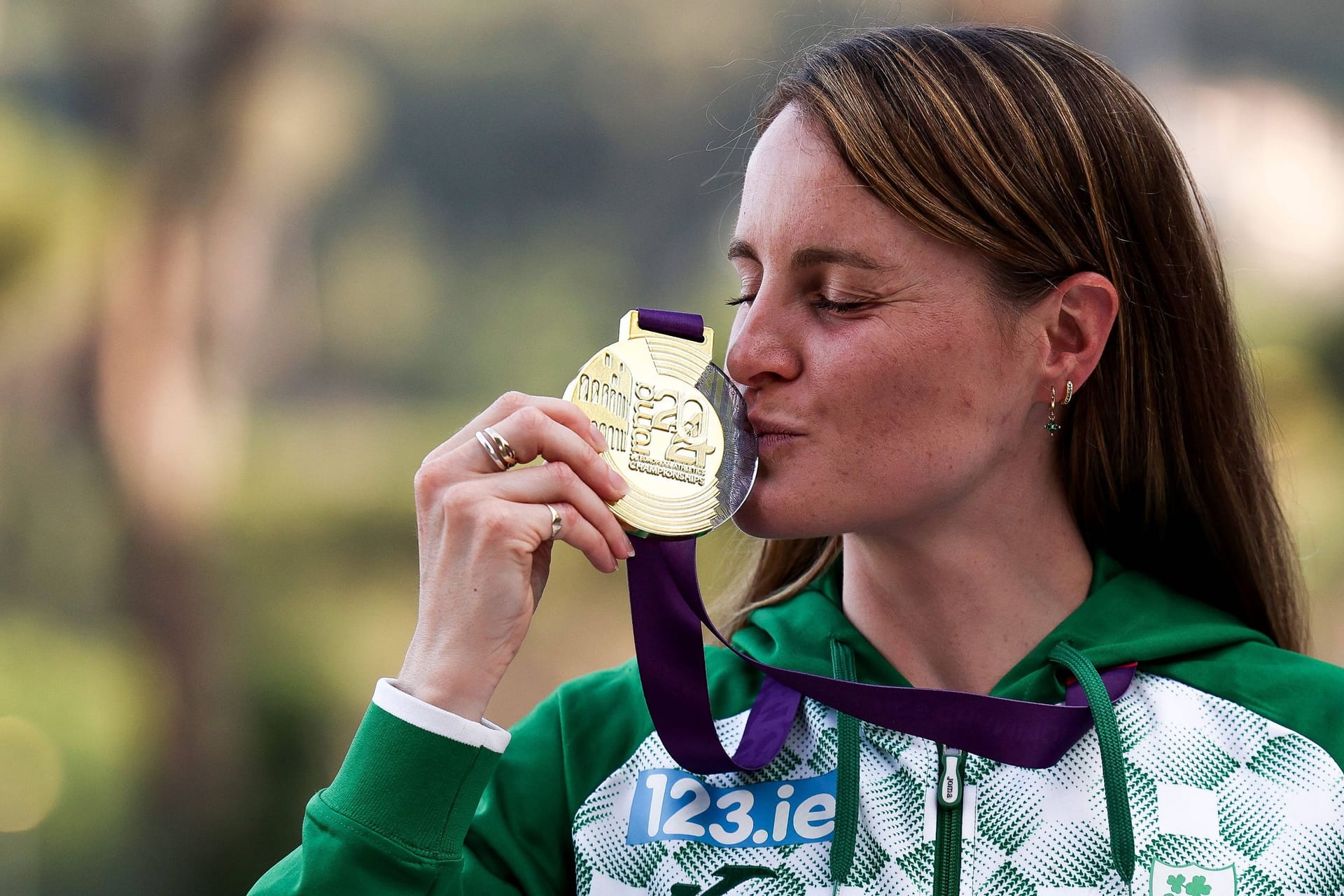 Ciara Mageean mit ihrer EM-Goldmedaille: Sie hat mit gesundheitlichen Problemen zu kämpfen.