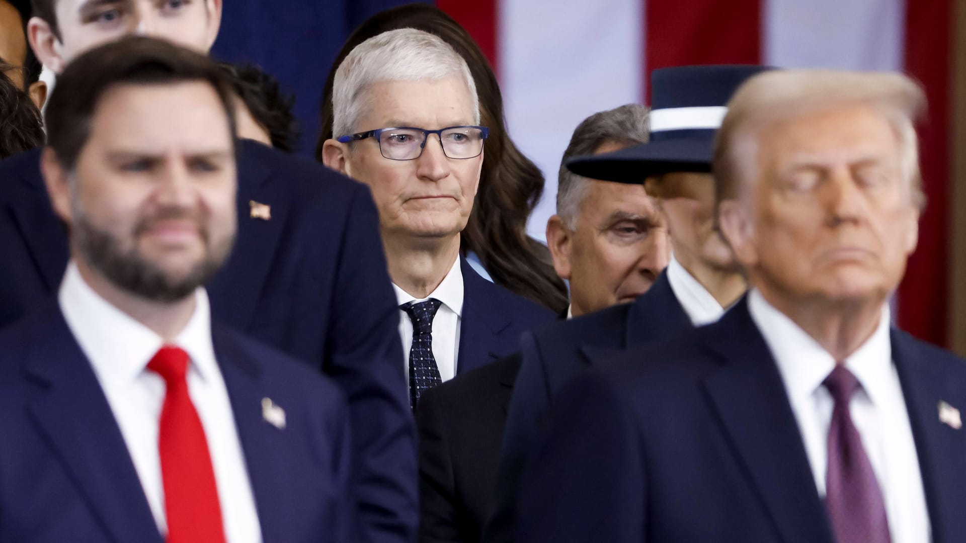 Apple CEO Tim Cook bei der Vereidigung von Donald Trump (Archivbild): Die vermögendsten Amerikaner profitieren am meisten von dem Gesetz.