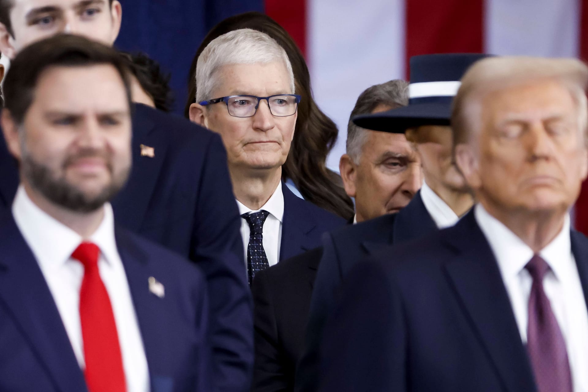 Apple CEO Tim Cook bei der Vereidigung von Donald Trump (Archivbild): Die vermögendsten Amerikaner profitieren am meisten von dem Gesetz.
