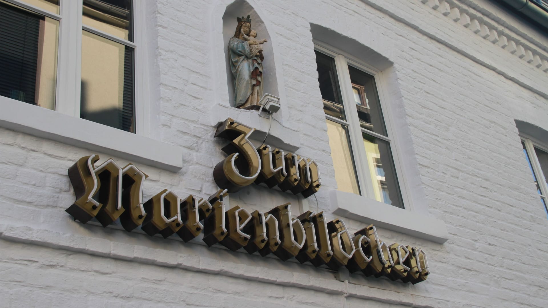 Die Fassade des "Zum Marienbildchen - Leev Marie": Das Gebäude wurde 1836 erbaut.