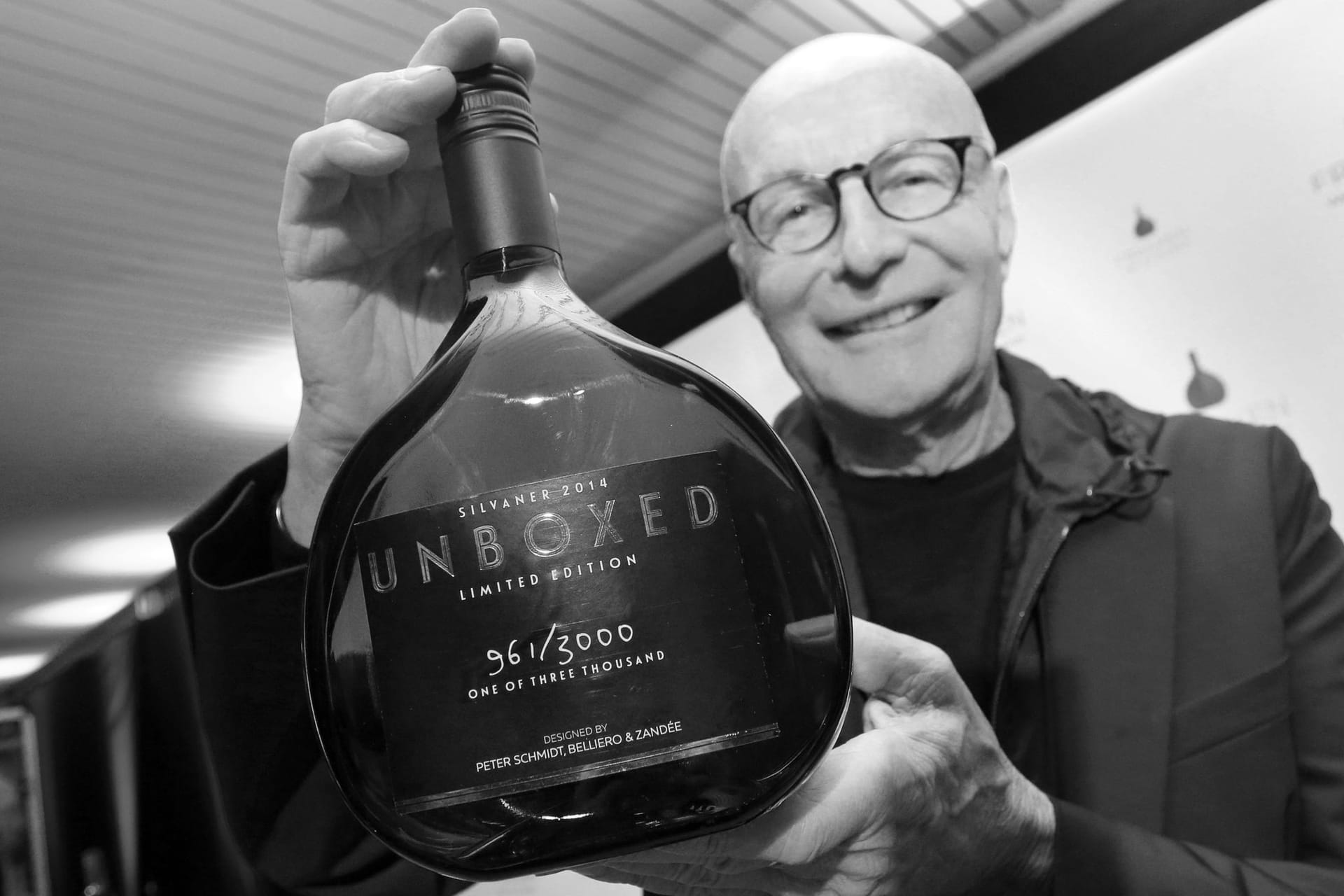 Peter Schmidt (Archivfoto): Der Hamburger Designer gestaltete auch Weinflaschen – hier die Sonderedition "Unboxed".
