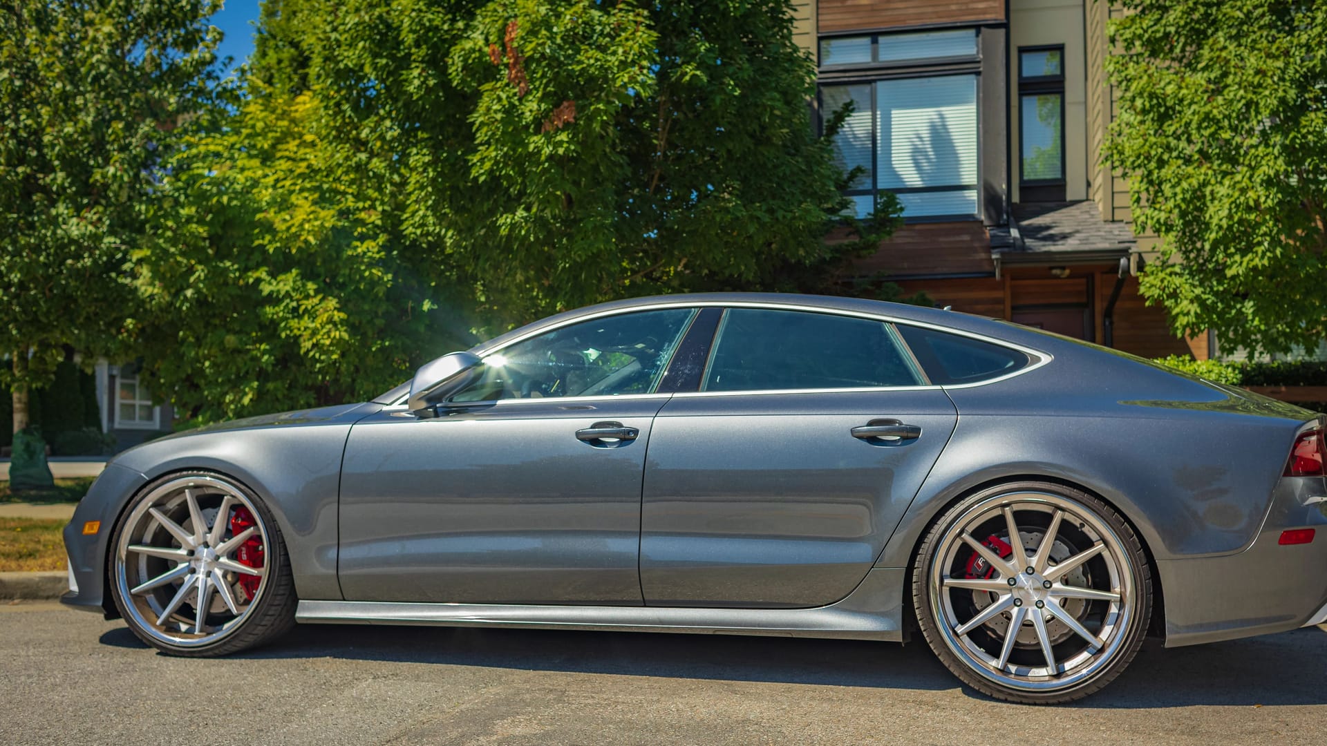 Ein neuer Audi RS 7 (Symbolfoto): Ein Video, das einen Fahrer eines solchen Oberklassewagens zeigt, geht derzeit viral.