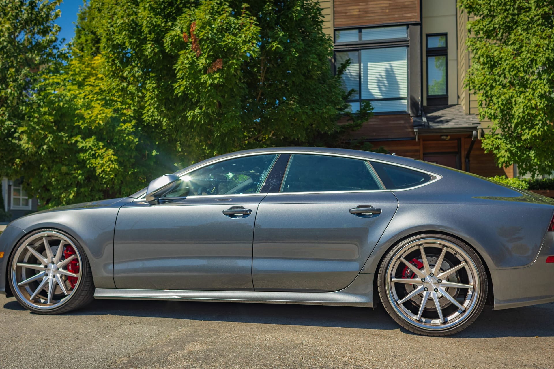 Ein neuer Audi RS 7 (Symbolfoto): Ein Video, das einen Fahrer eines solchen Oberklassewagens zeigt, geht derzeit viral.