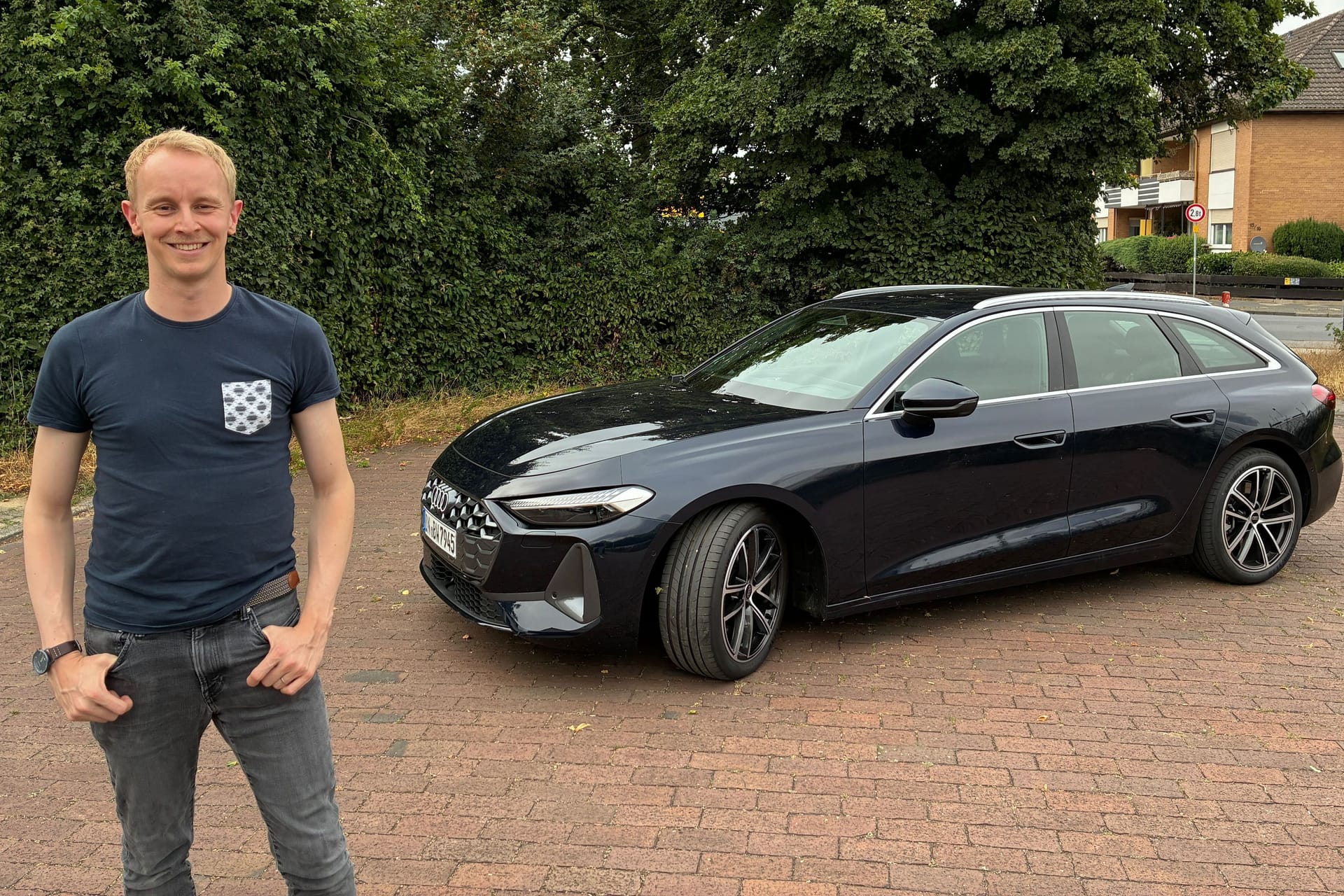 Redakteur Clausen am Audi A5 Avant. Redakteur Clausen am Audi A5 Avant.