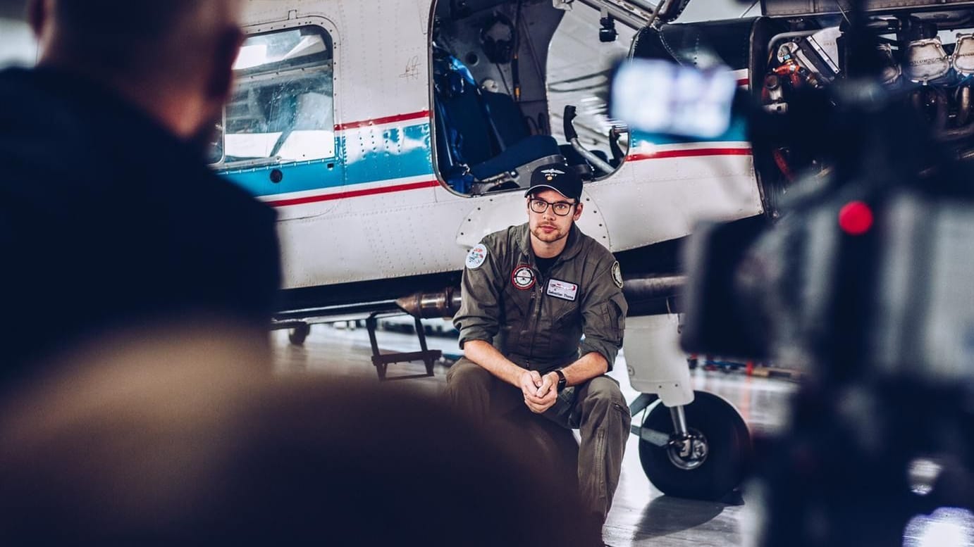 Sebastian Thoma ist Pilot und hat zusammen mit seinem Vater das historische Flugzeug gekauft.