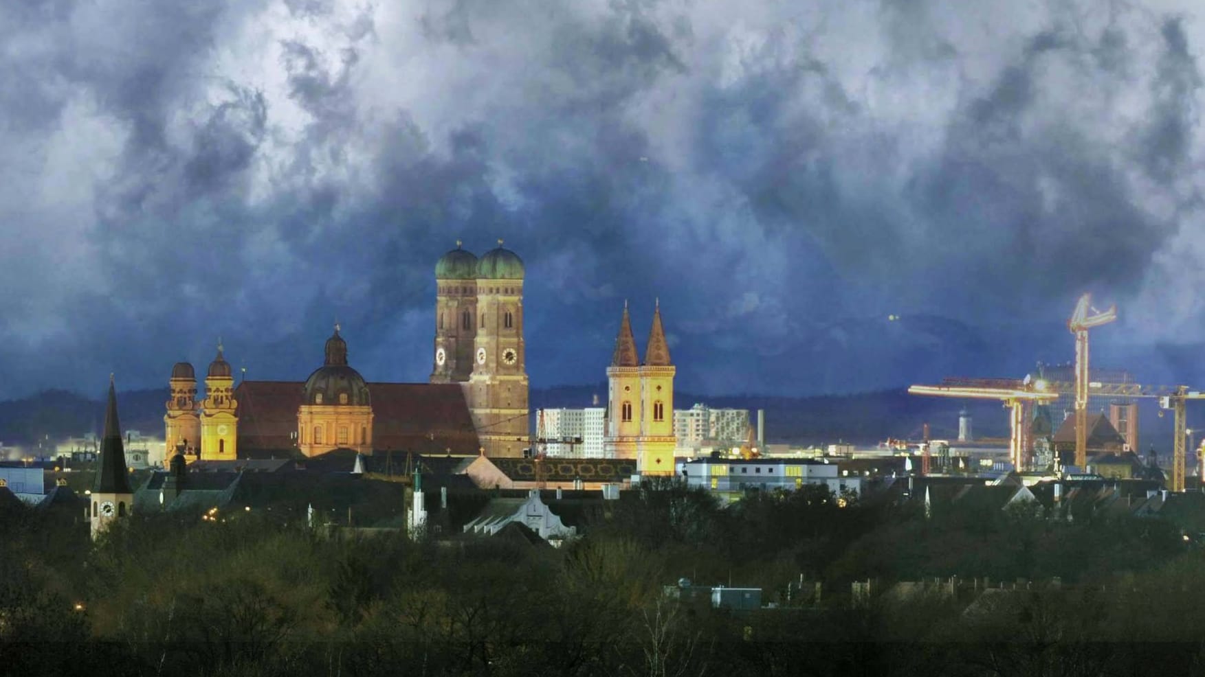 Gewitter über München (Archivfoto): Am Mittwochabend blitzte und regnete es über der Isar-Metropole. Gewitter über München (Archivfoto): Am Mittwochabend blitzte und regnete es über der Isar-Metropole.