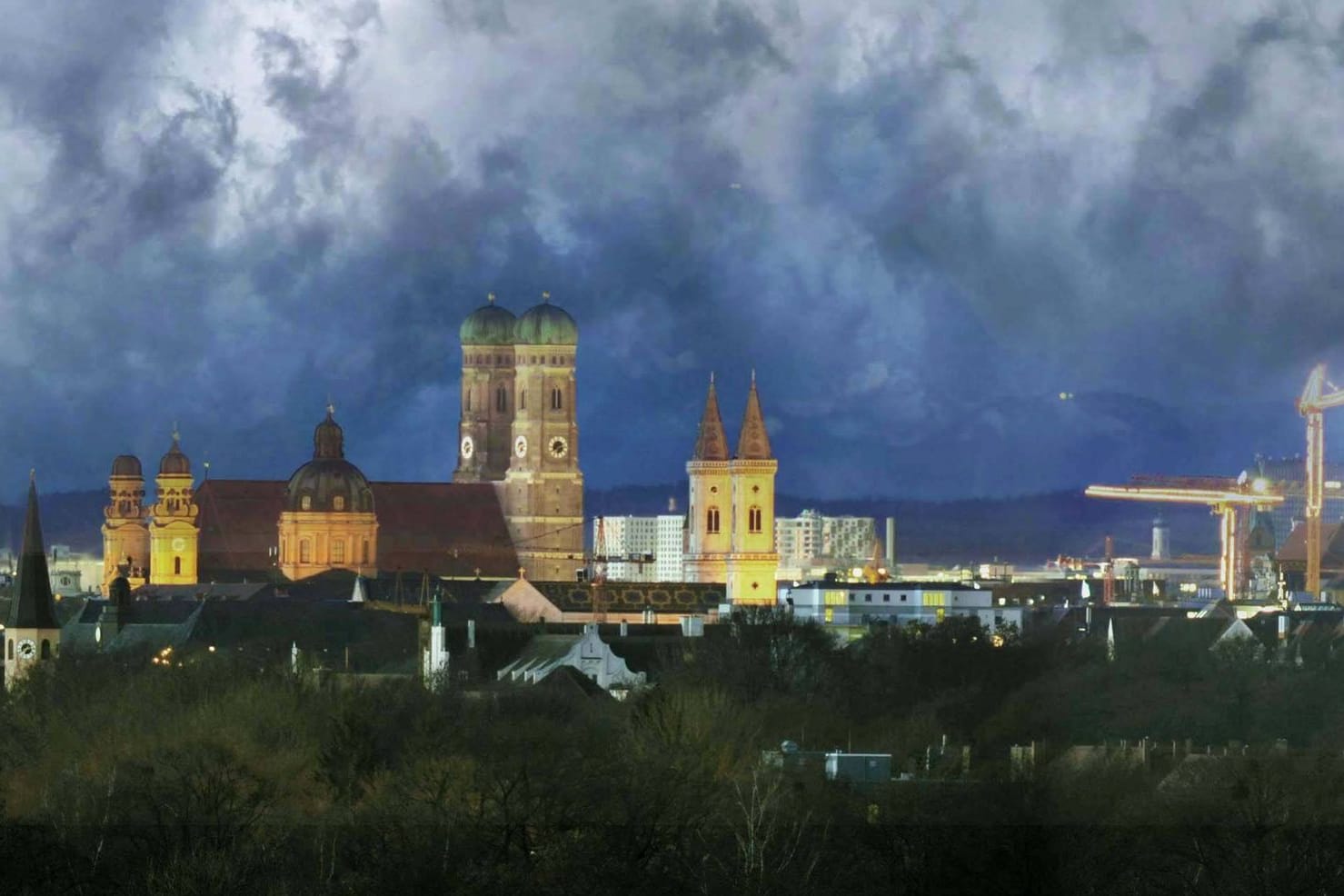 Gewitter über München (Archivfoto): Am Mittwochabend blitzte und regnete es über der Isar-Metropole.
