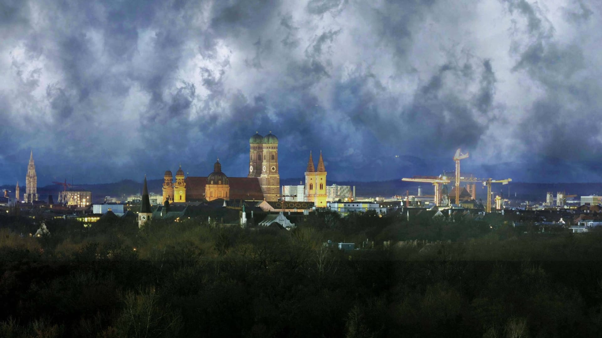 Gewitter über München (Archivfoto): Am Mittwochabend blitzte und regnete es über der Isar-Metropole. Gewitter über München (Archivfoto): Am Mittwochabend blitzte und regnete es über der Isar-Metropole.