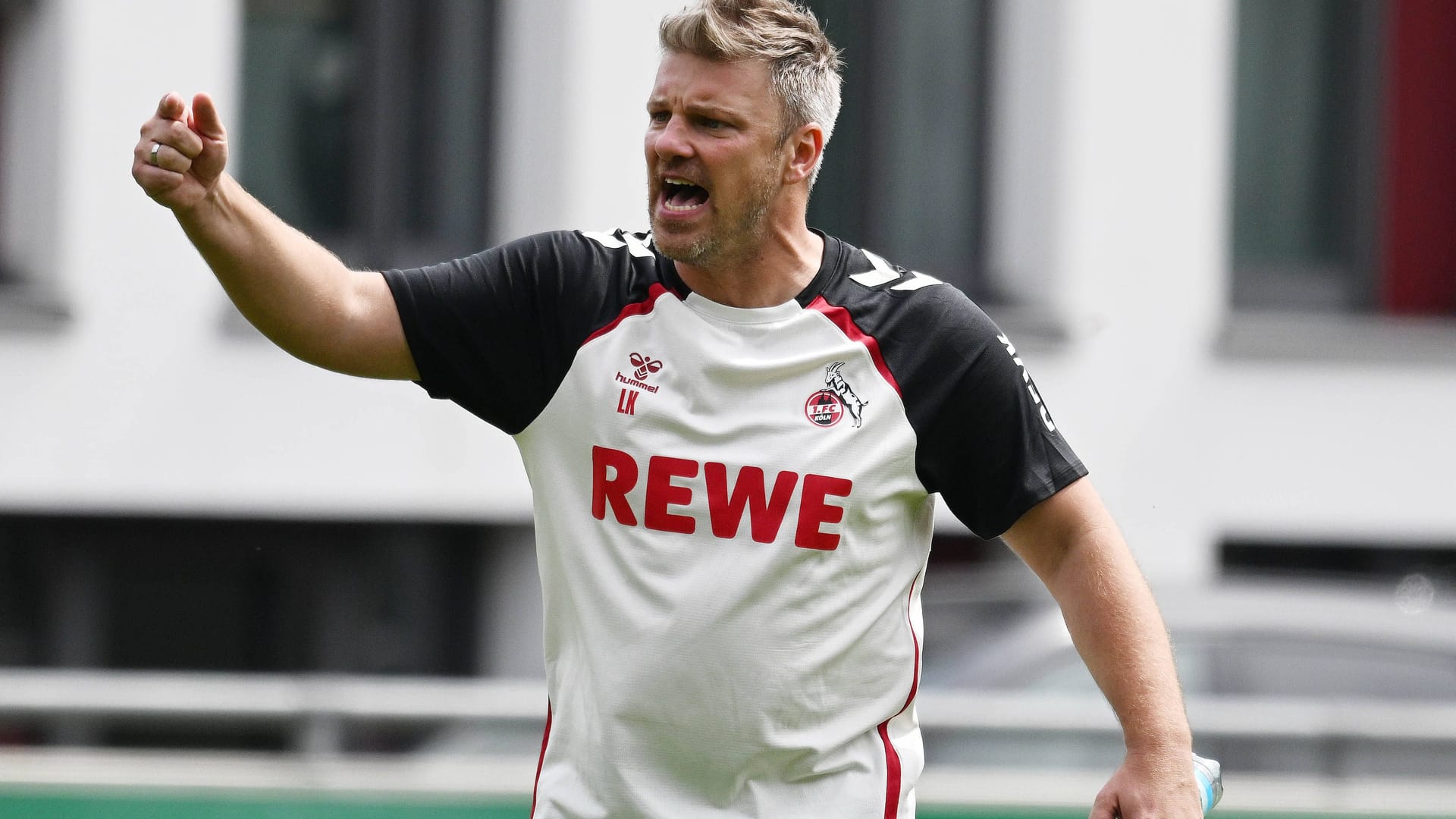 Lukas Kwasniok während einer Trainingseinheit am Geißbockheim (Archivfoto): Nach dem Unentschieden gegen Fortuna ist der Trainer unzufrieden. Lukas Kwasniok während einer Trainingseinheit am Geißbockheim (Archivfoto): Nach dem Unentschieden gegen Fortuna ist der Trainer unzufrieden.