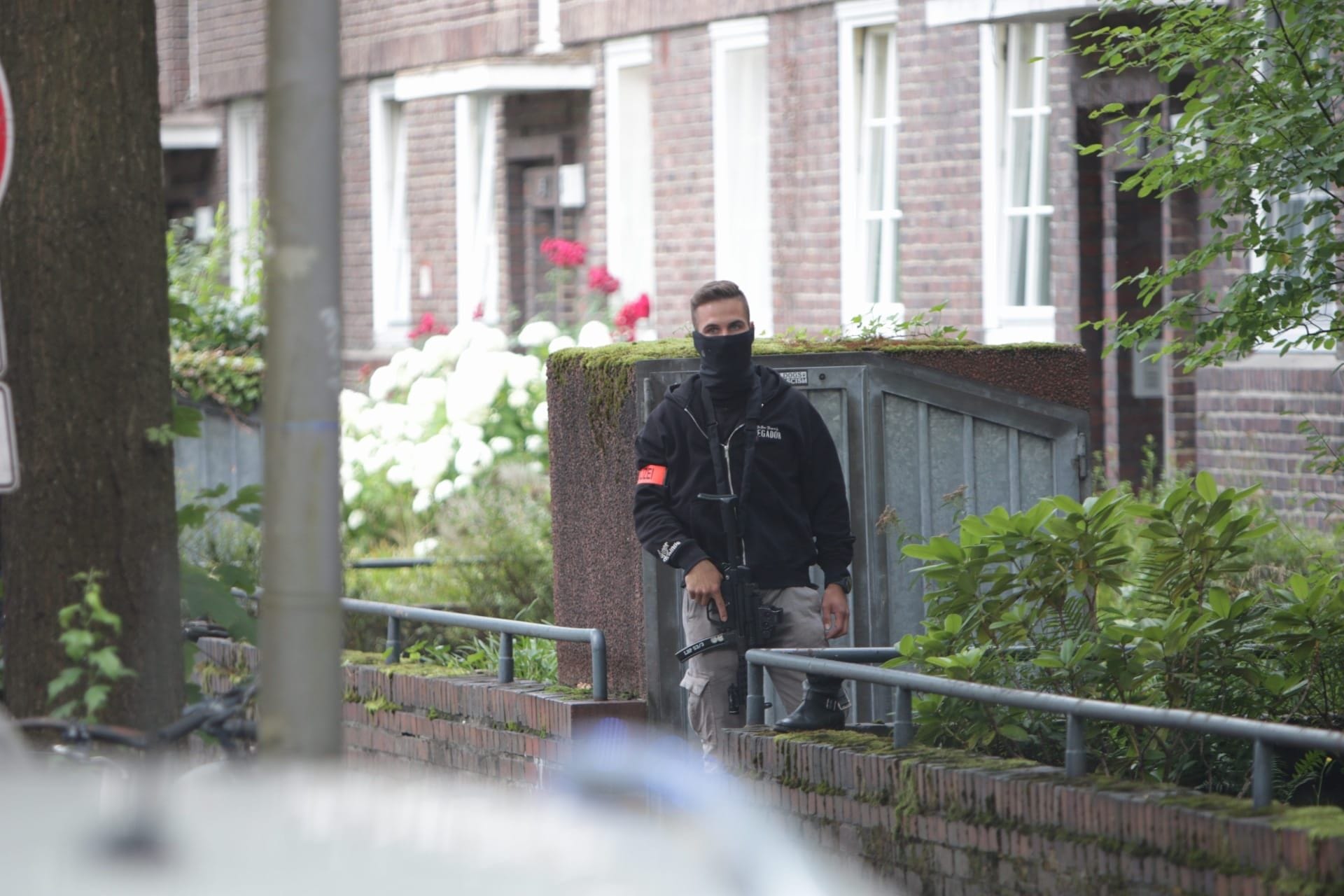 Am Dienstag kam es für die Polizei Hamburg zu einem größeren Einsatz an der Lorichsstraße.
