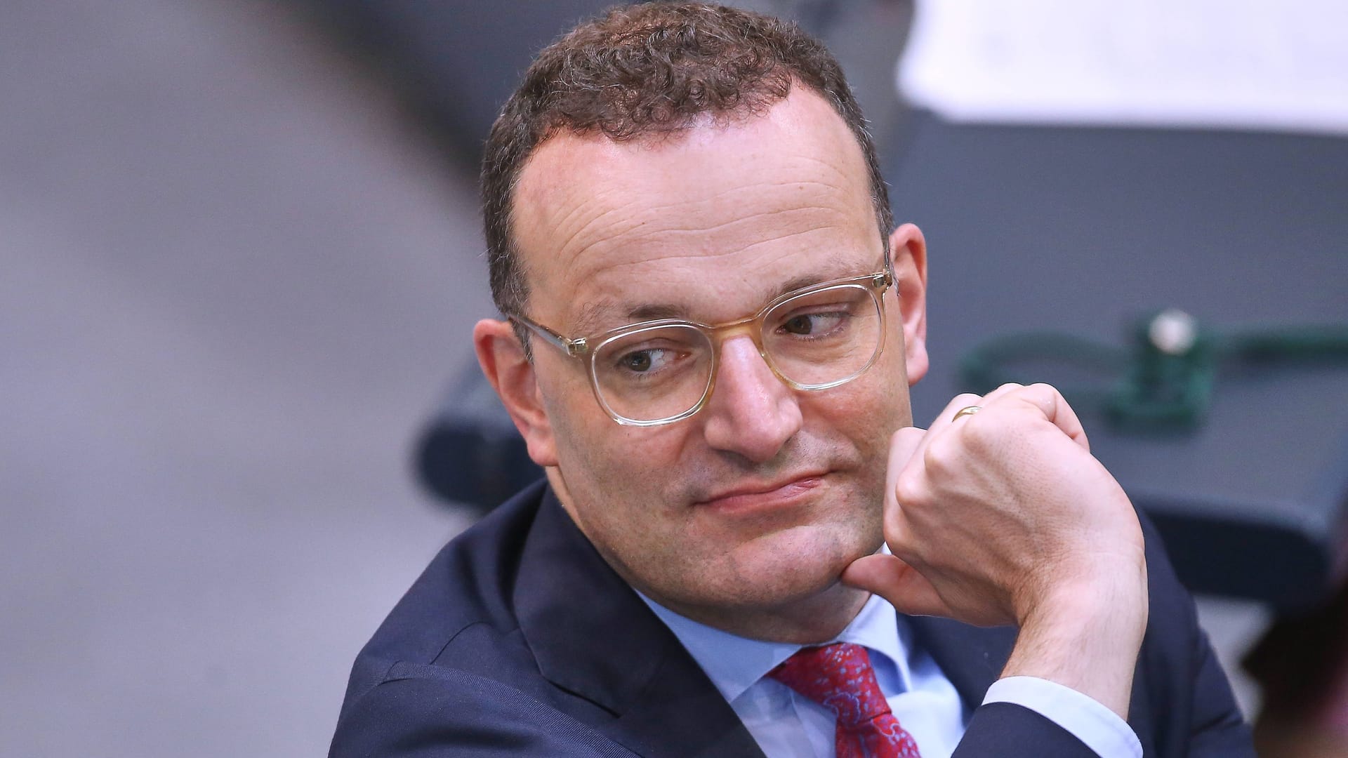 Unionsfraktionschef Jens Spahn: Der CDU-Mann verteidigt den Stromsteuer-Beschluss der schwarz-roten Bundesregierung.