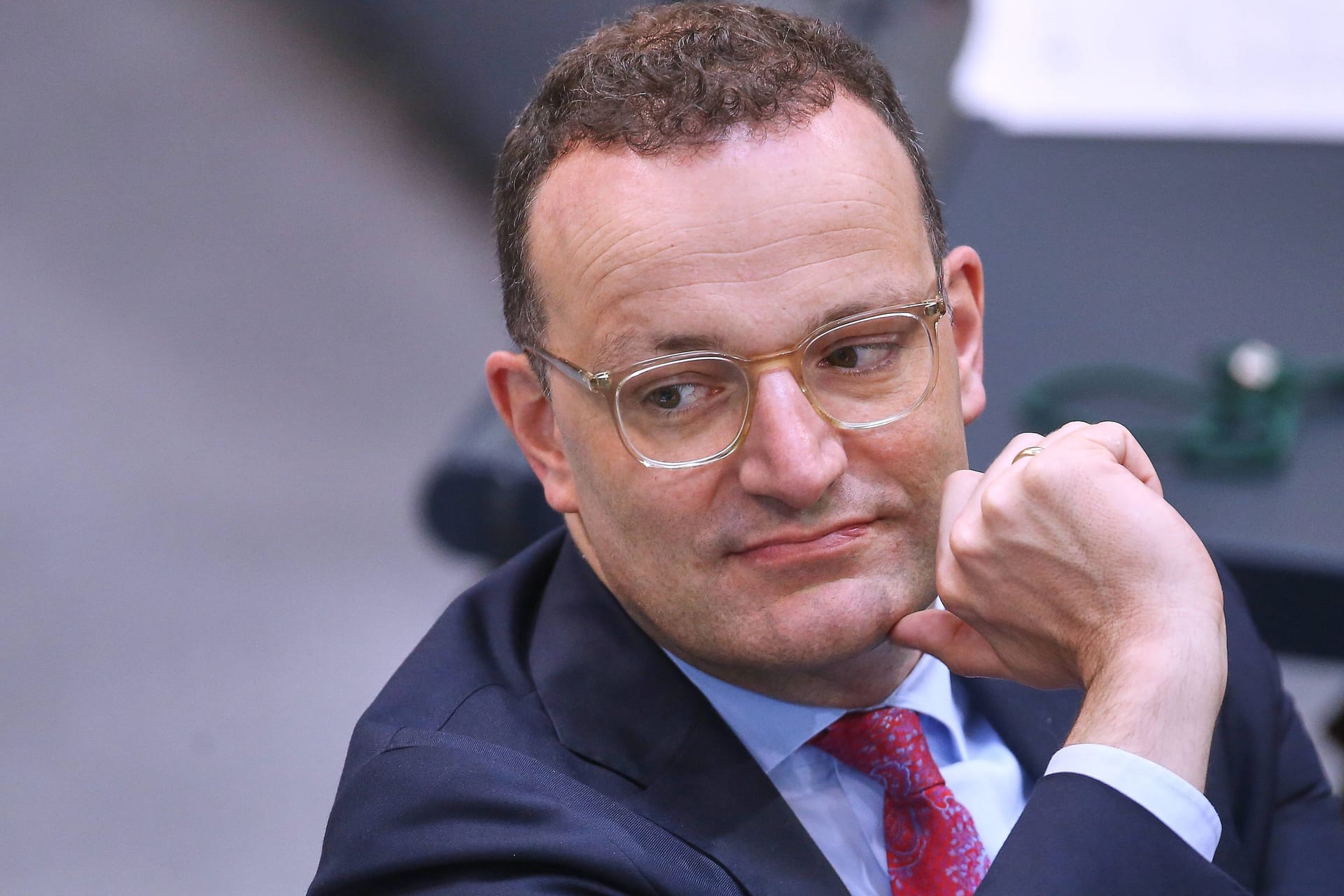 Unionsfraktionschef Jens Spahn: Der CDU-Mann verteidigt den Stromsteuer-Beschluss der schwarz-roten Bundesregierung.