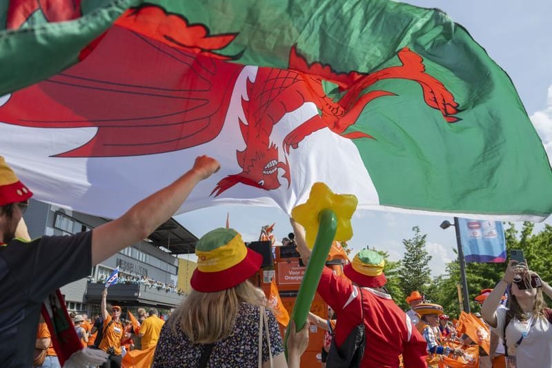 Walisische Fans bei der EM: Die Nationalmannschaft musste nun einen Schreck verkraften.