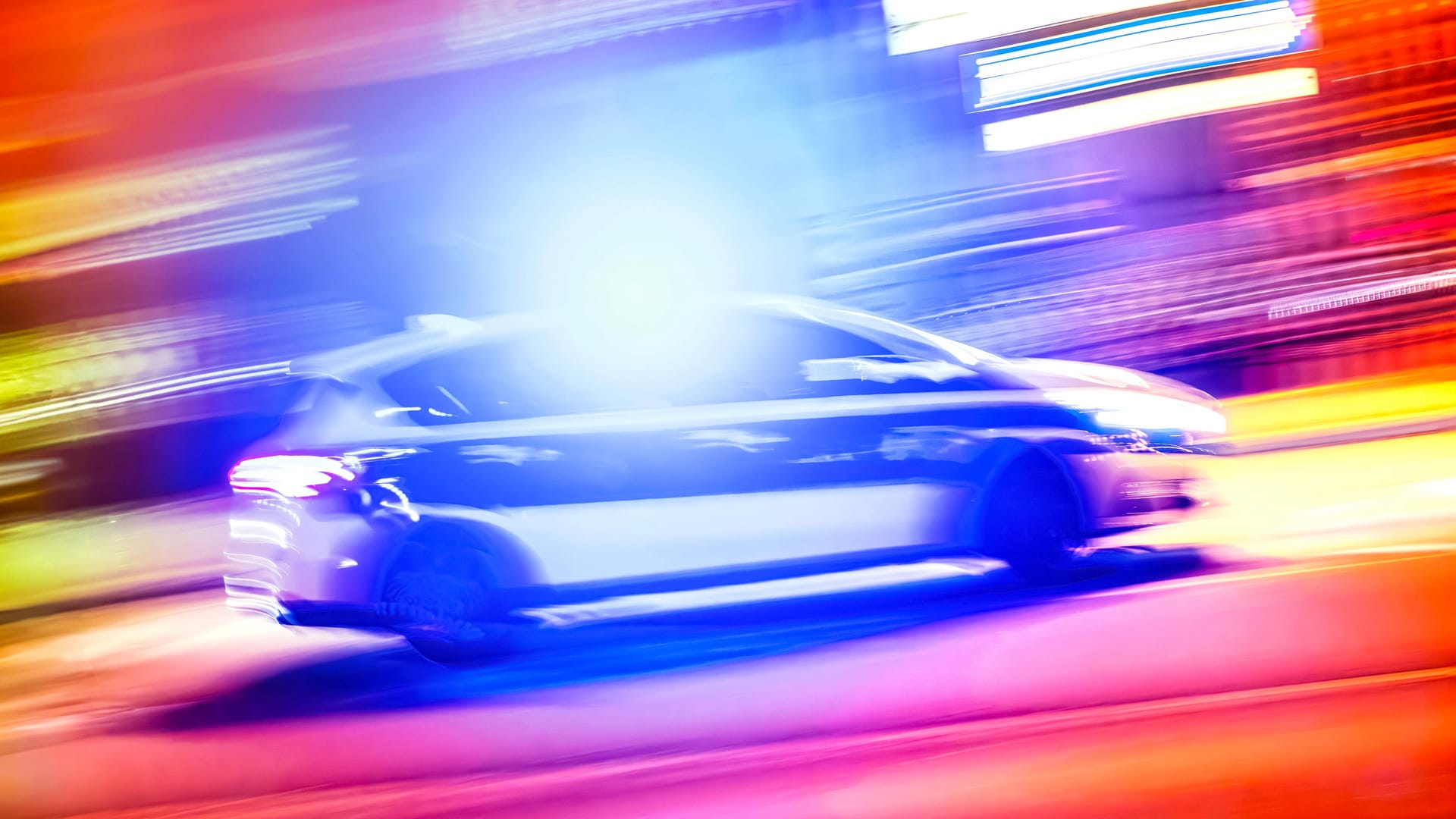 Einsatzwagen der Münchner Polizei unterwegs (Symbolfoto): In der Ludwigsvorstadt kam es am Wochenende offenbar zu einer Sexualstraftat. Einsatzwagen der Münchner Polizei unterwegs (Symbolfoto): In der Ludwigsvorstadt kam es am Wochenende offenbar zu einer Sexualstraftat.