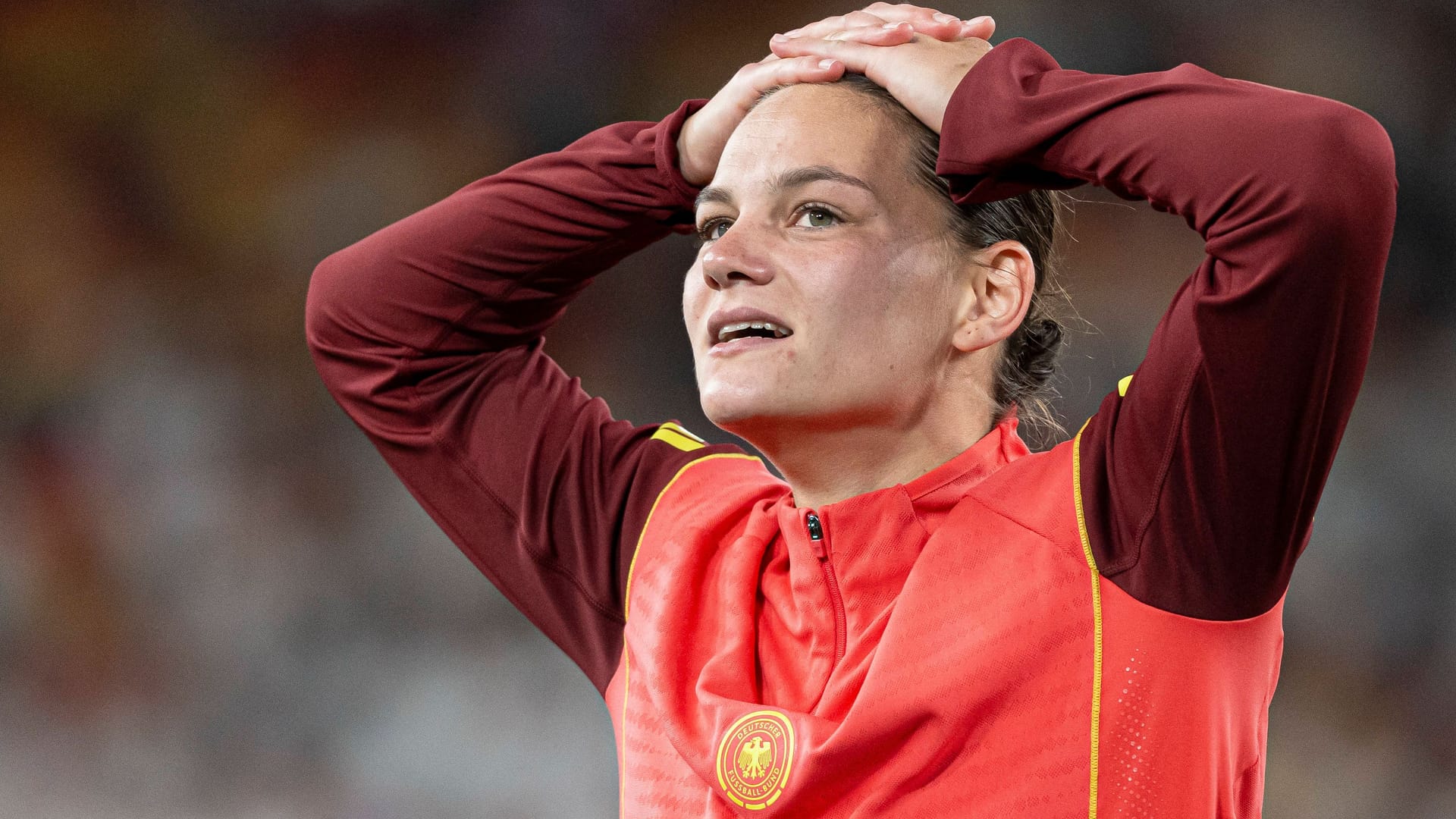 Giovanna Hoffmann kann es kaum fassen: Die gläubige Christin steht mit Deutschland im Halbfinale.