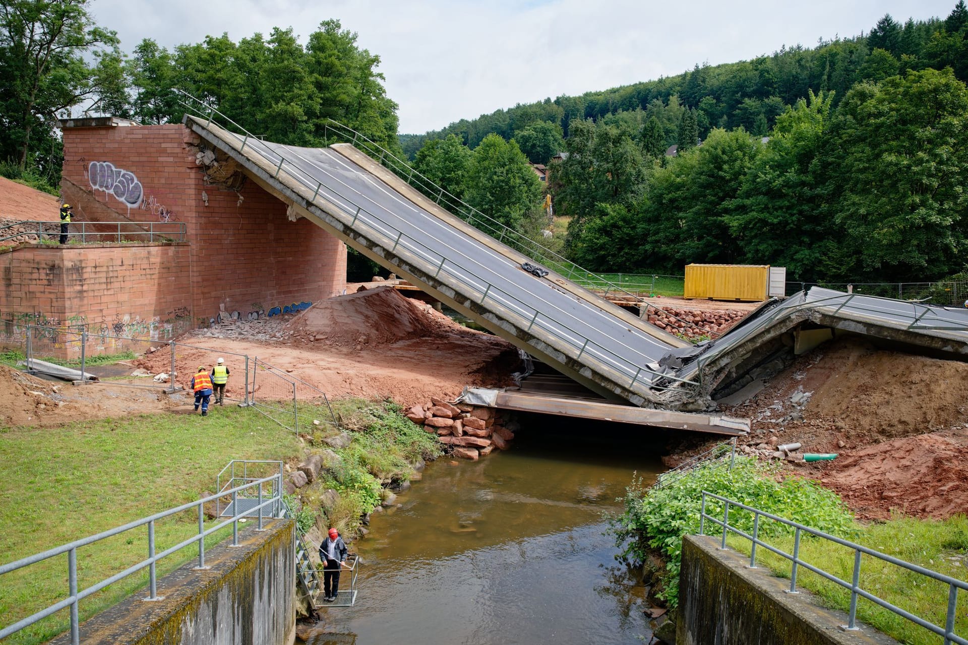 Talbrücke im Odenwald gesprengt
