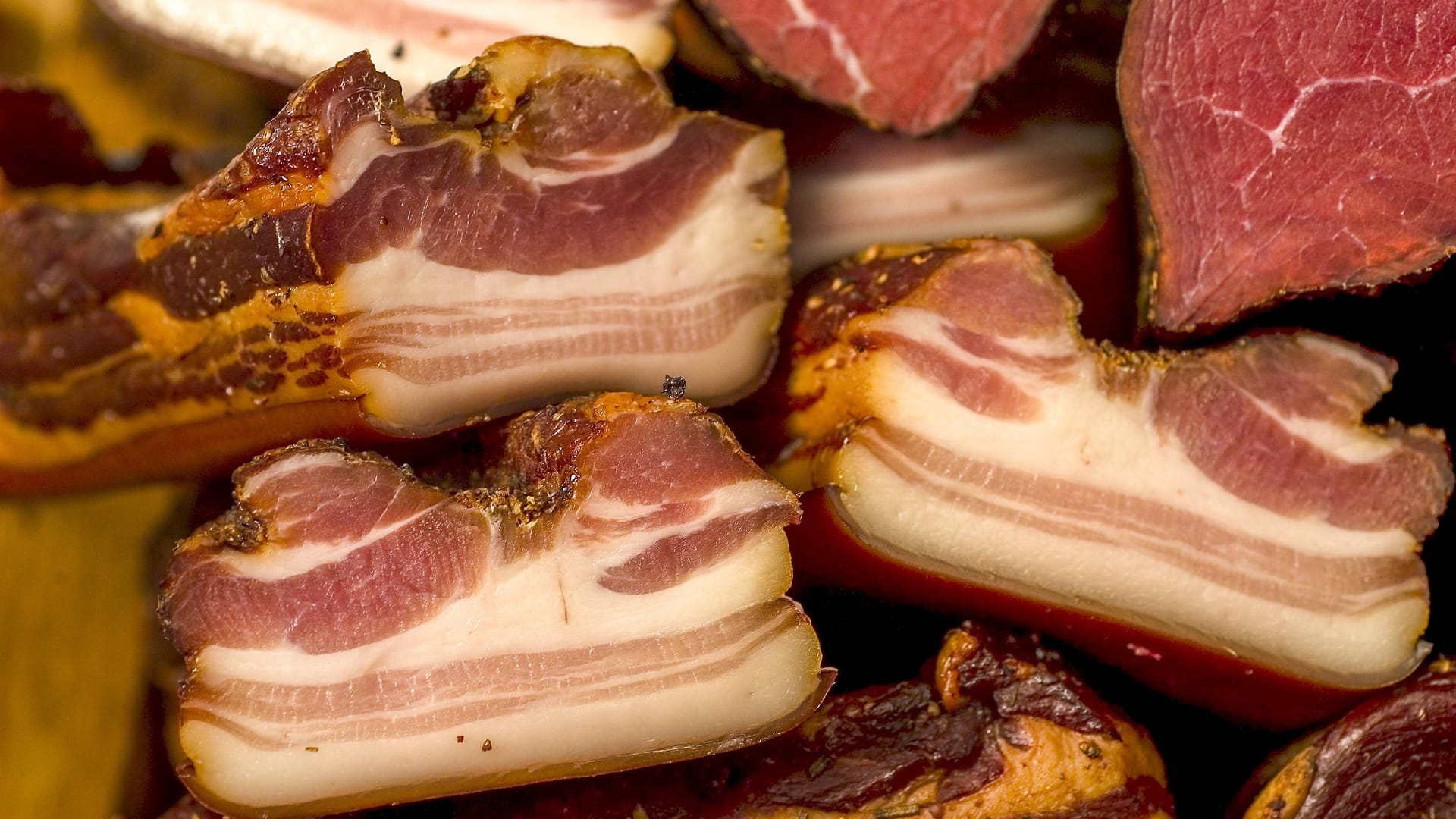 Speckschwarten vom Schwein: Die Begriffe "Speck" oder "Keule" sollen tierischen Produkten vorbehalten bleiben.