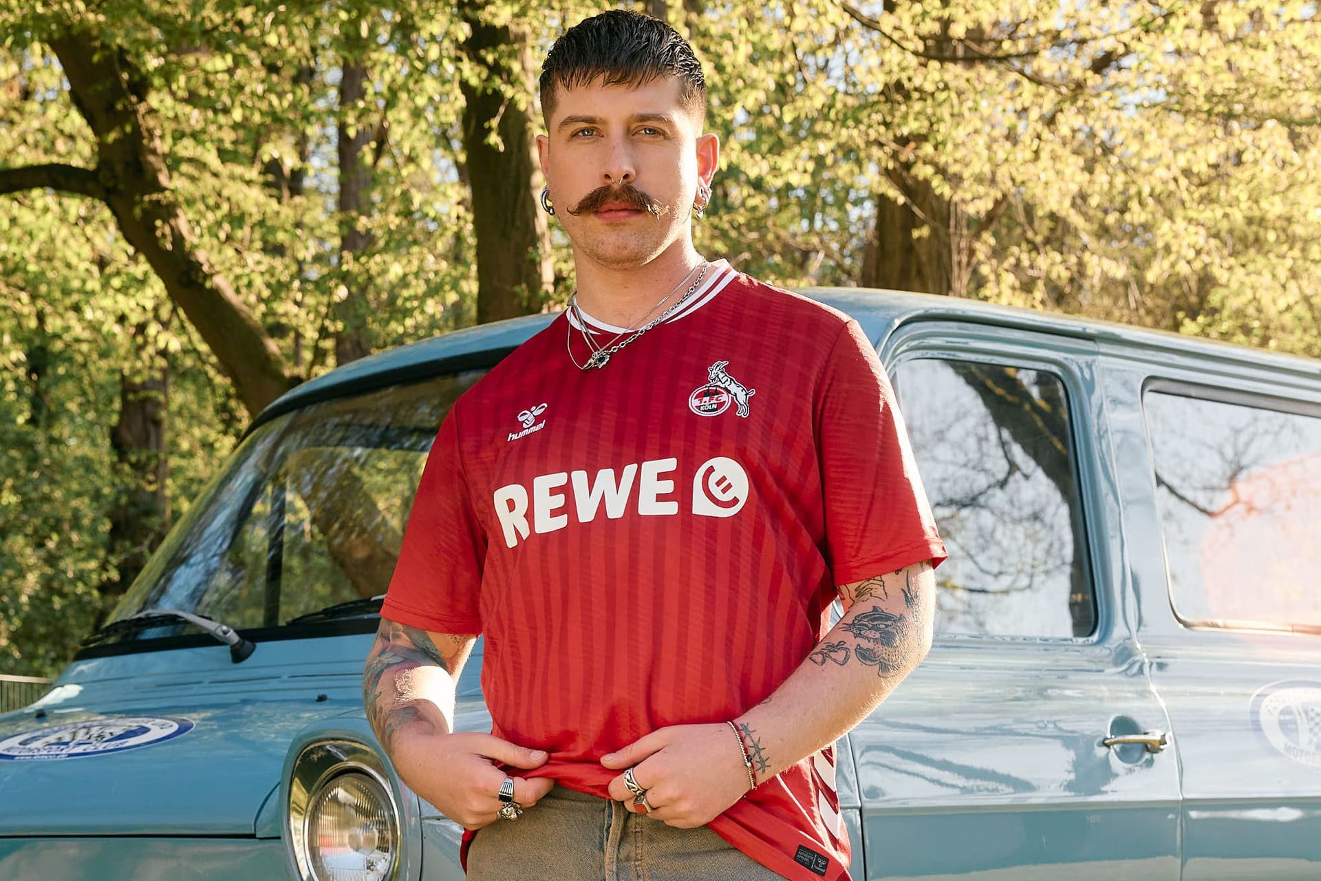 Das neue Auswärtstrikot des 1. FC Köln für die Saison 2025/26: Zum letzten Mal stattet die Marke hummel den Verein aus. Das neue Auswärtstrikot des 1. FC Köln für die Saison 2025/26: Zum letzten Mal stattet die Marke hummel den Verein aus.