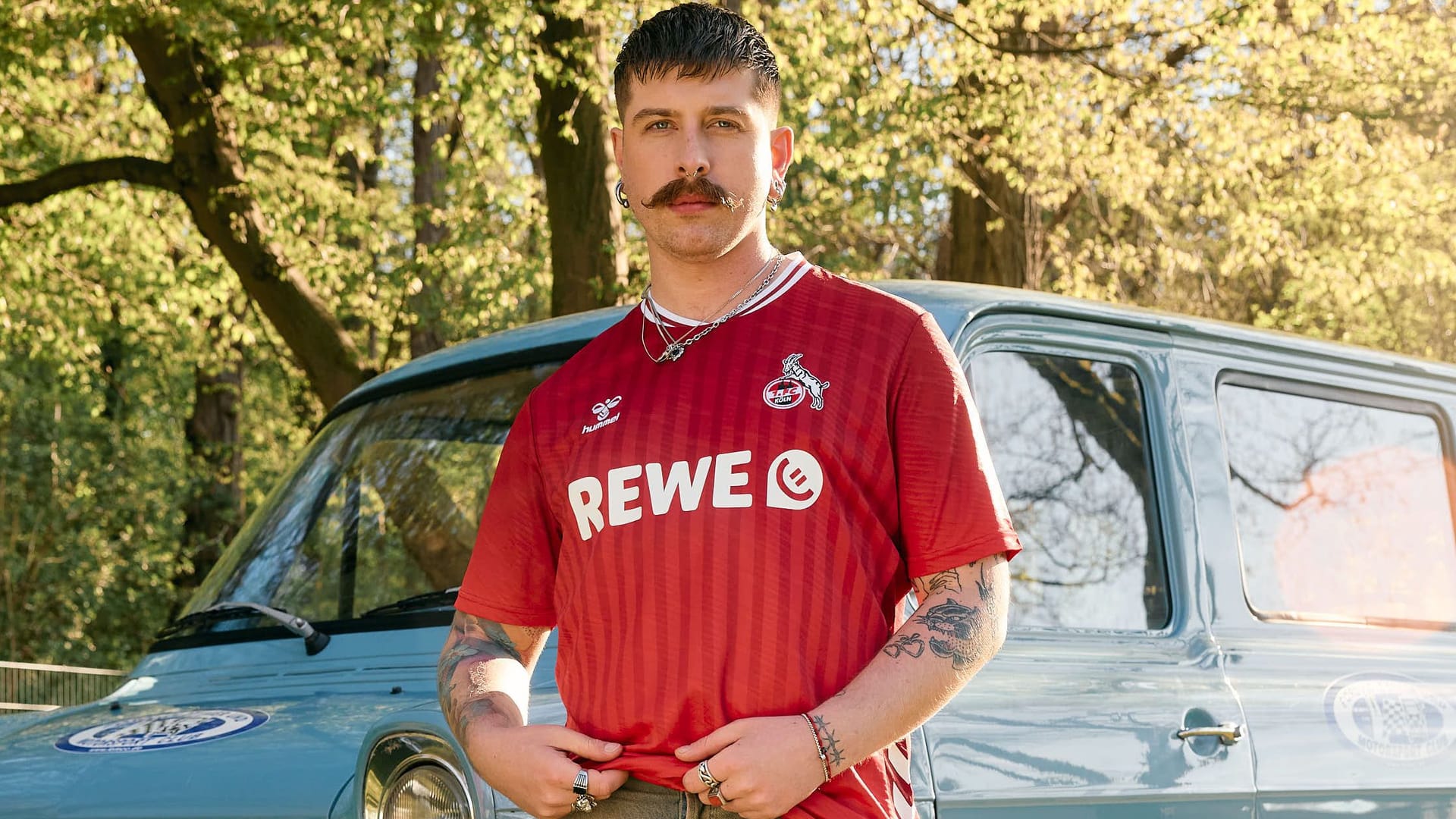 Das neue Auswärtstrikot des 1. FC Köln für die Saison 2025/26: Zum letzten Mal stattet die Marke hummel den Verein aus. Das neue Auswärtstrikot des 1. FC Köln für die Saison 2025/26: Zum letzten Mal stattet die Marke hummel den Verein aus.
