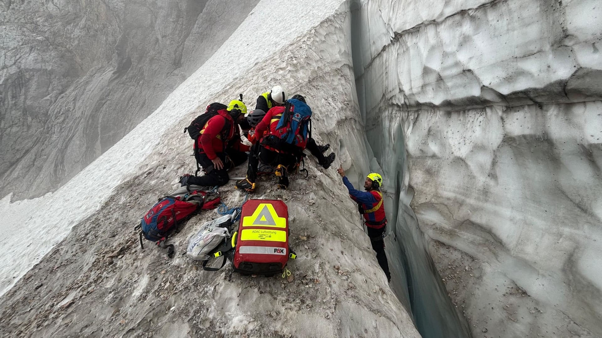 Der Rettungseinsatz am Höllenferner: Rettungskräfte gelang es, den Wanderer zu befreien.
